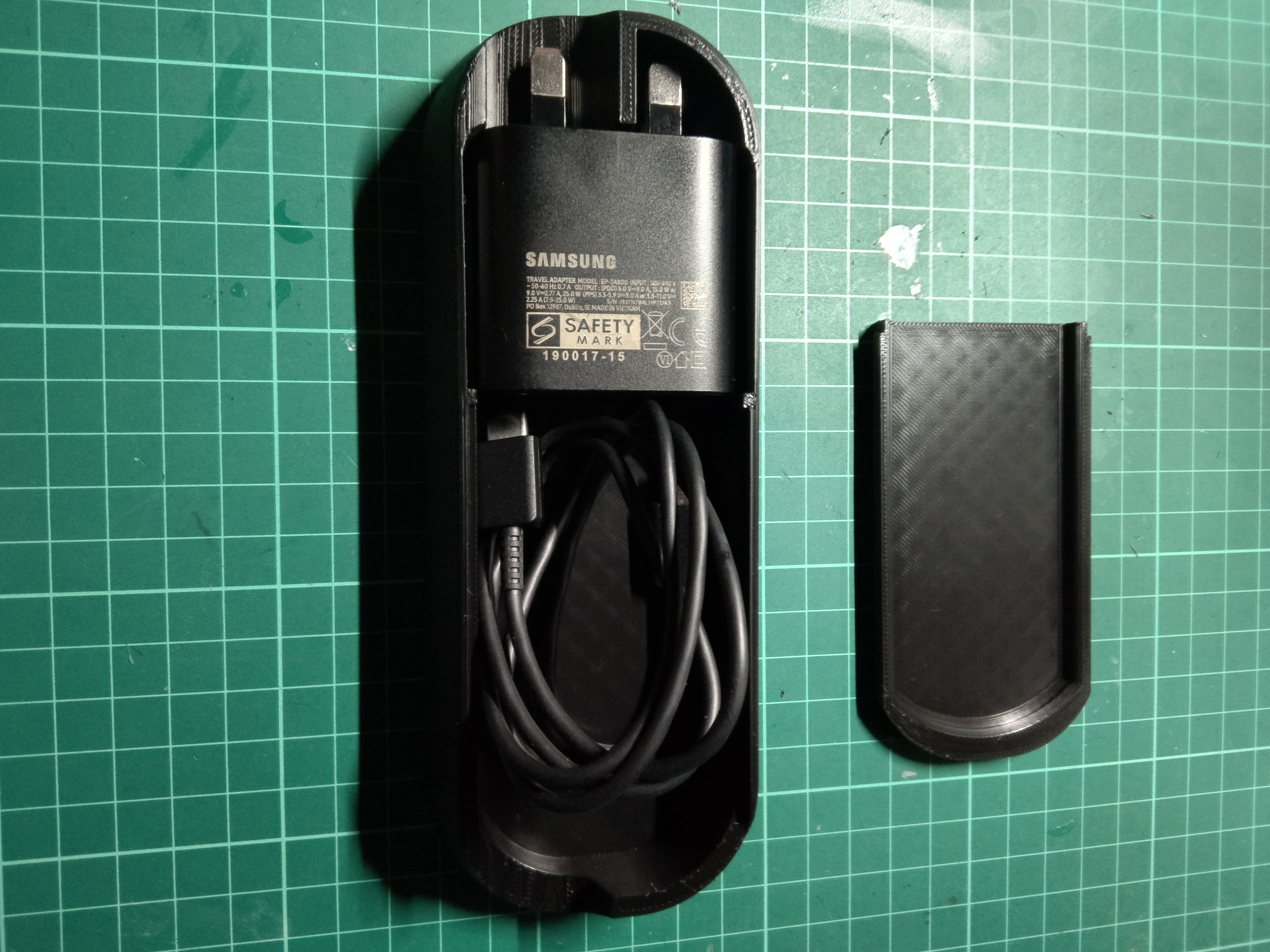 Steam Deck USB-C Charger Cradle with built in stand (UK Samsung Plug) 3D model thumbnail