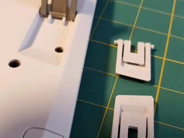 Logitech Feet for a K850 Keyboard (4 and 8 degree)
