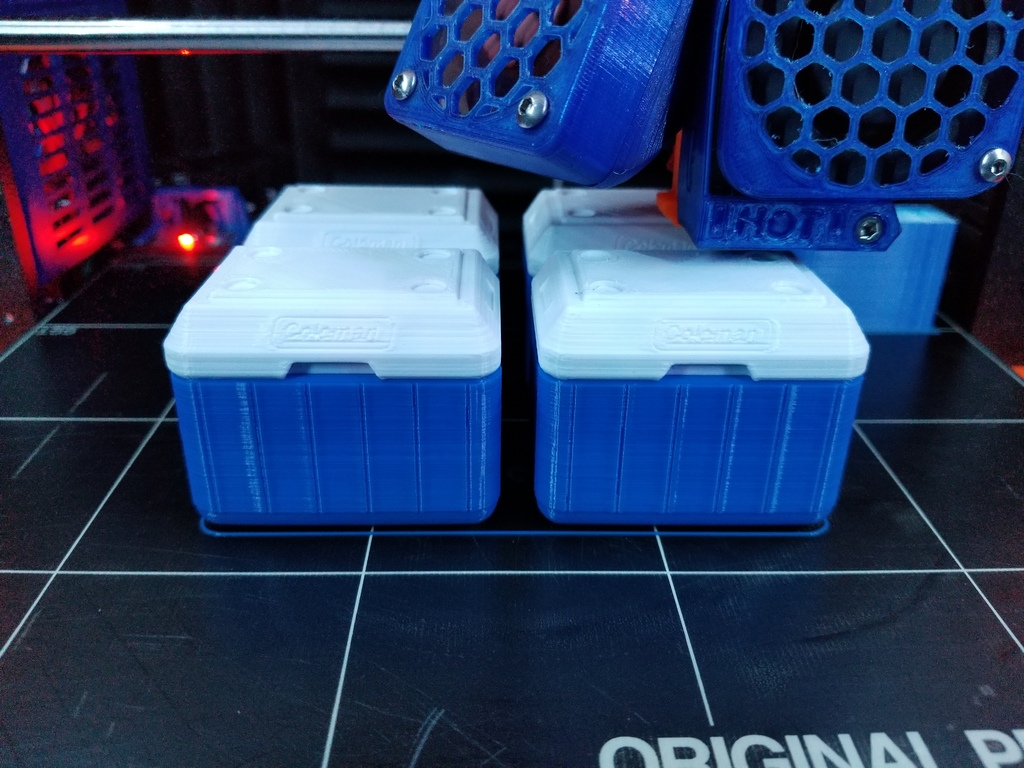 1:10 - Scale Coleman Cooler