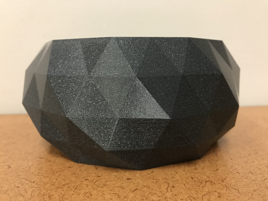 Miniatura 2 do modelo 3D Low Poly Bowl