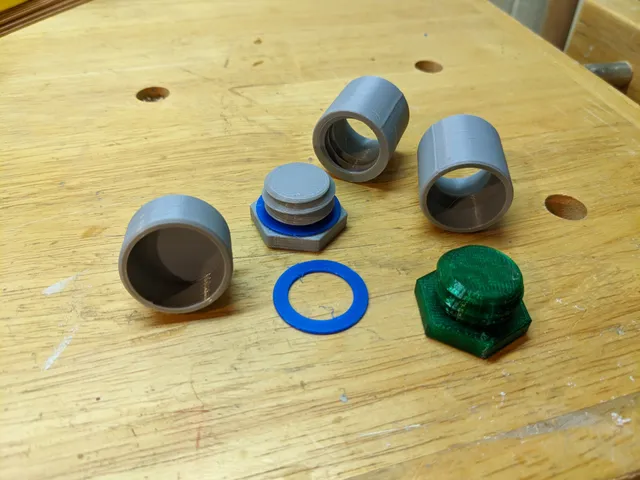 Pipe fittings with plug and gasket