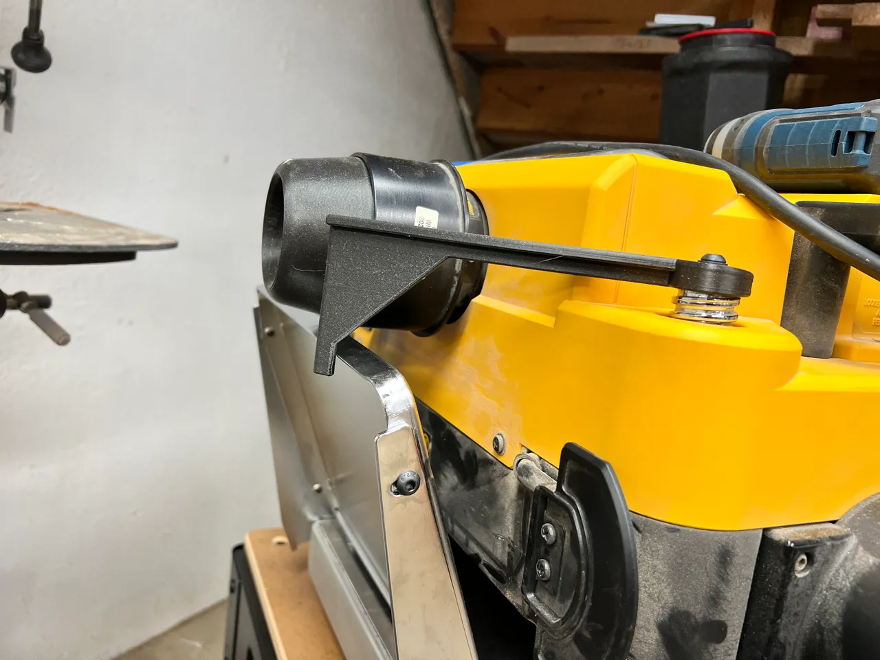 Dewalt DW735 Planer rear table latch by rockytoptim Download