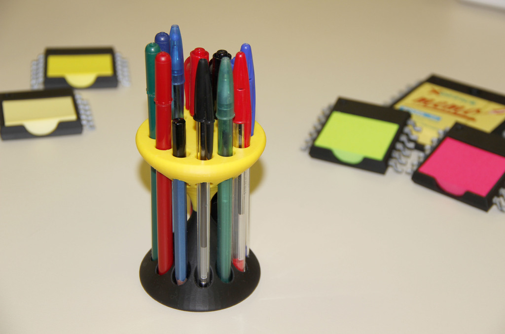 Customizable Hourglass Penholder