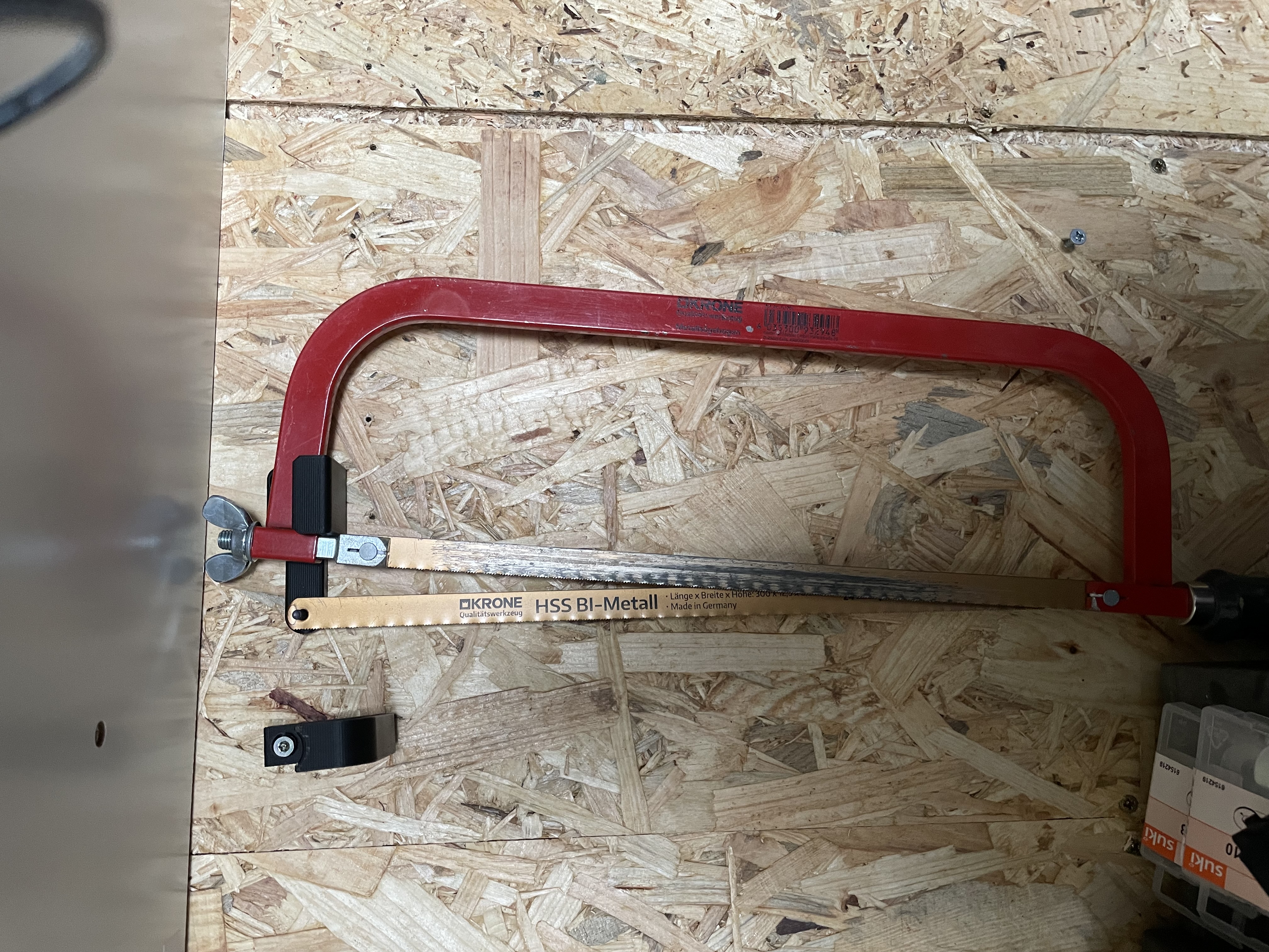 Hacksaw mount + spare blade