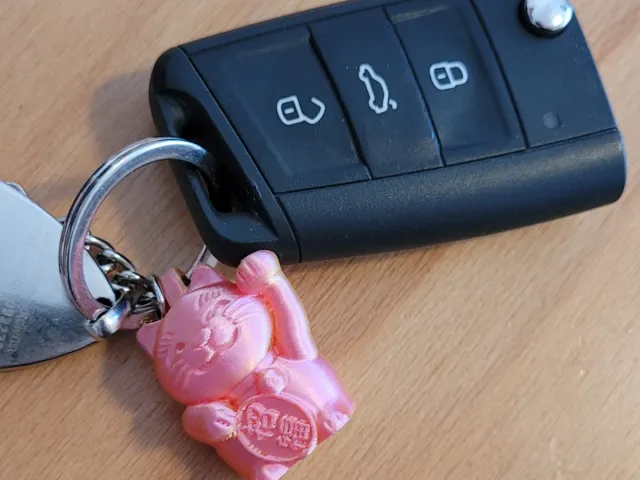 Maneki Neko - Lucky Cat - Keychain / Earring