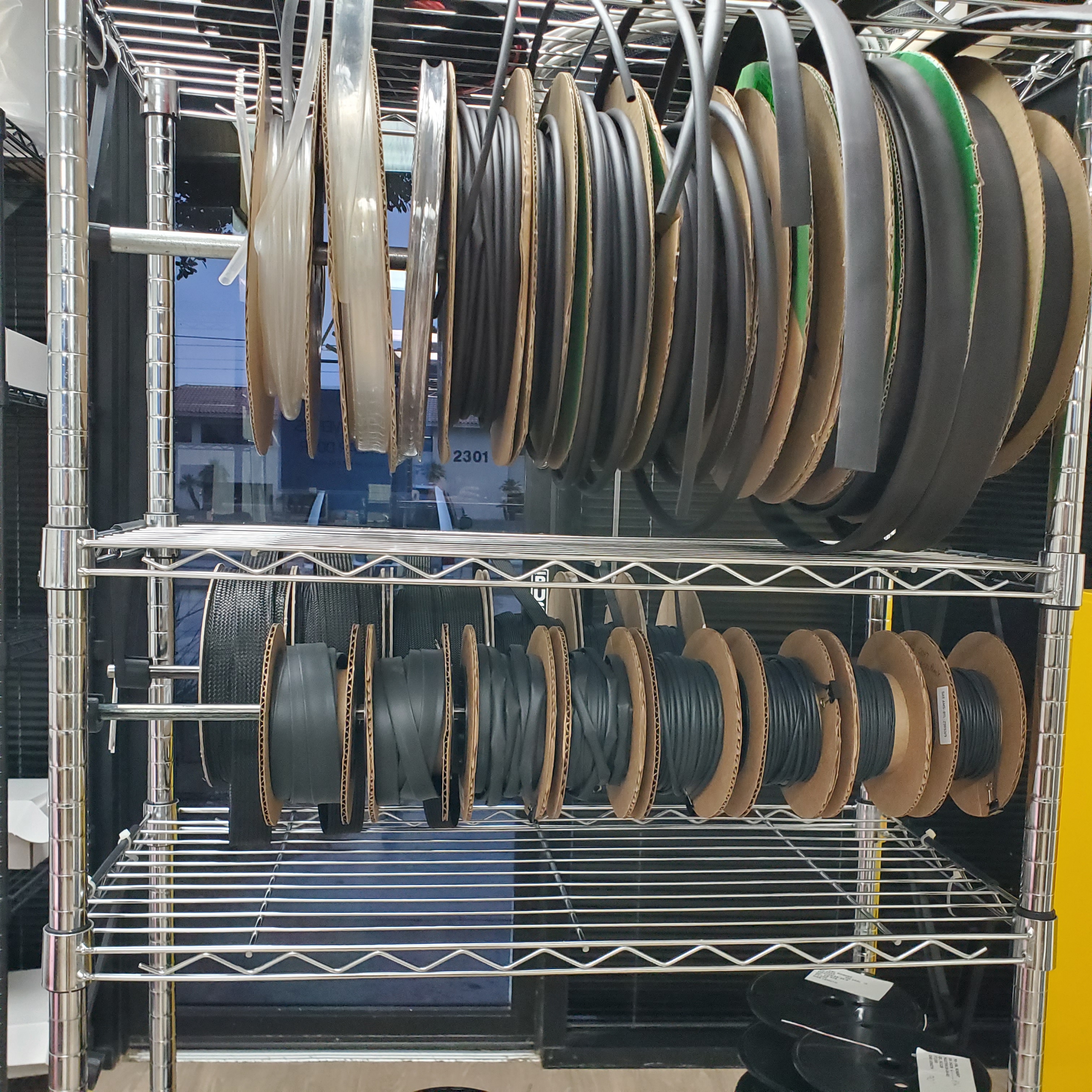 Miniatura 3 do modelo 3D Wire Rack Spool Hanger