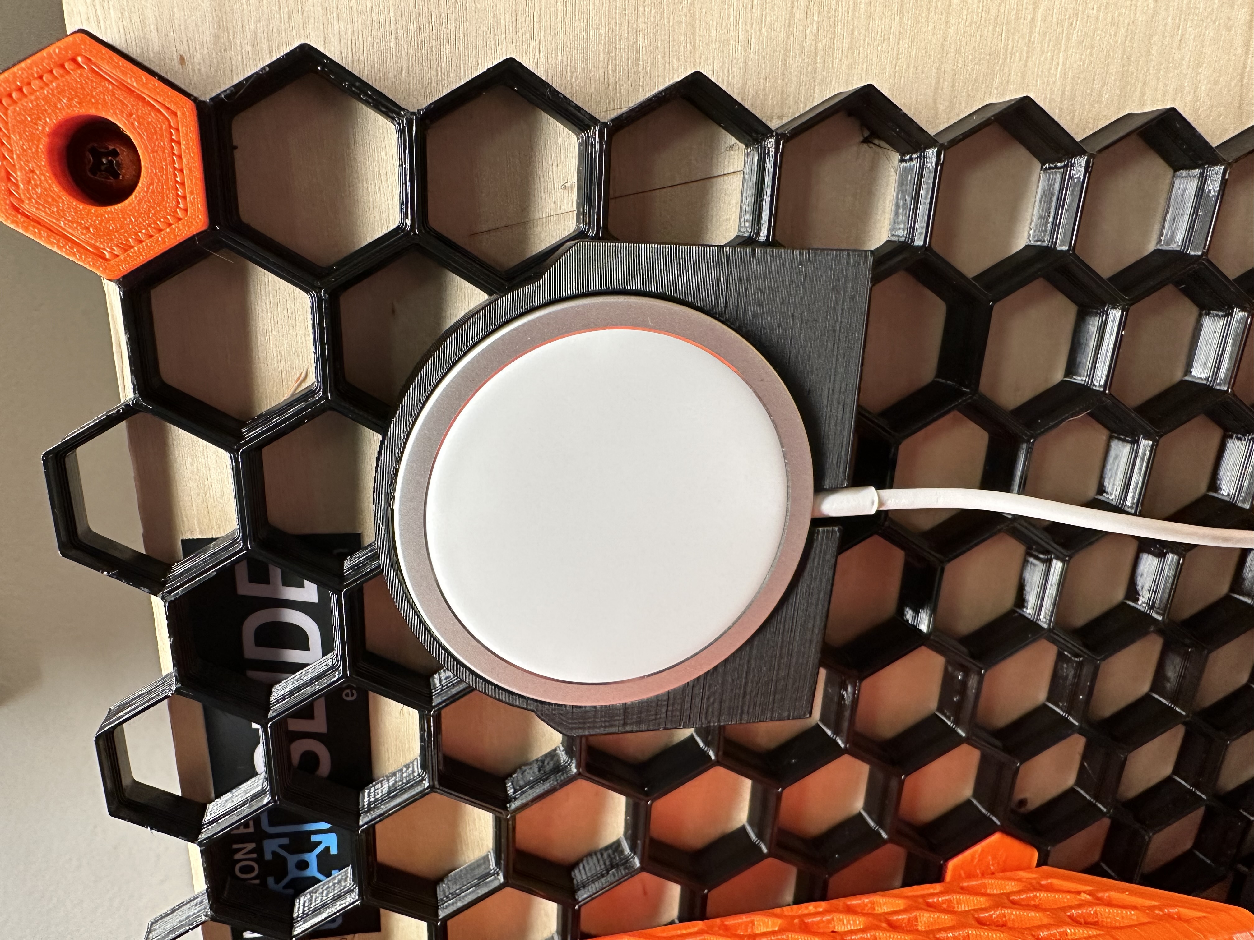 HoneyComb Magesafe Apple Iphone holder