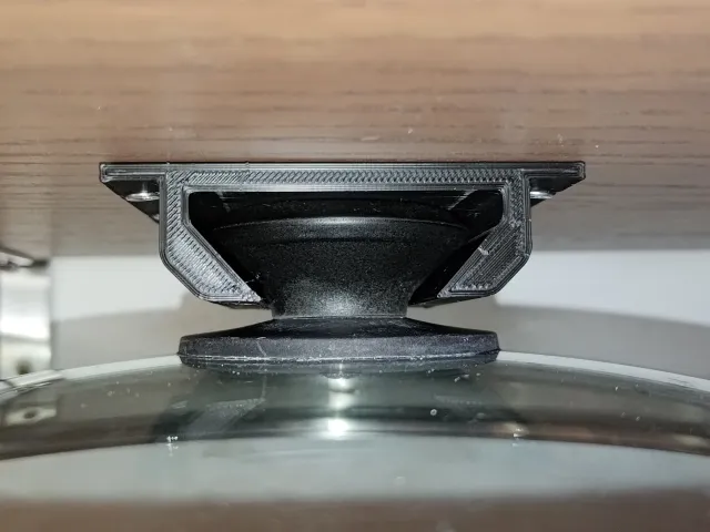 Pot lid hanger