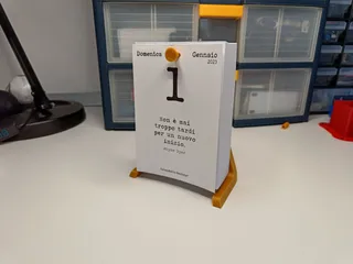 Calendario Geniale Table Stand