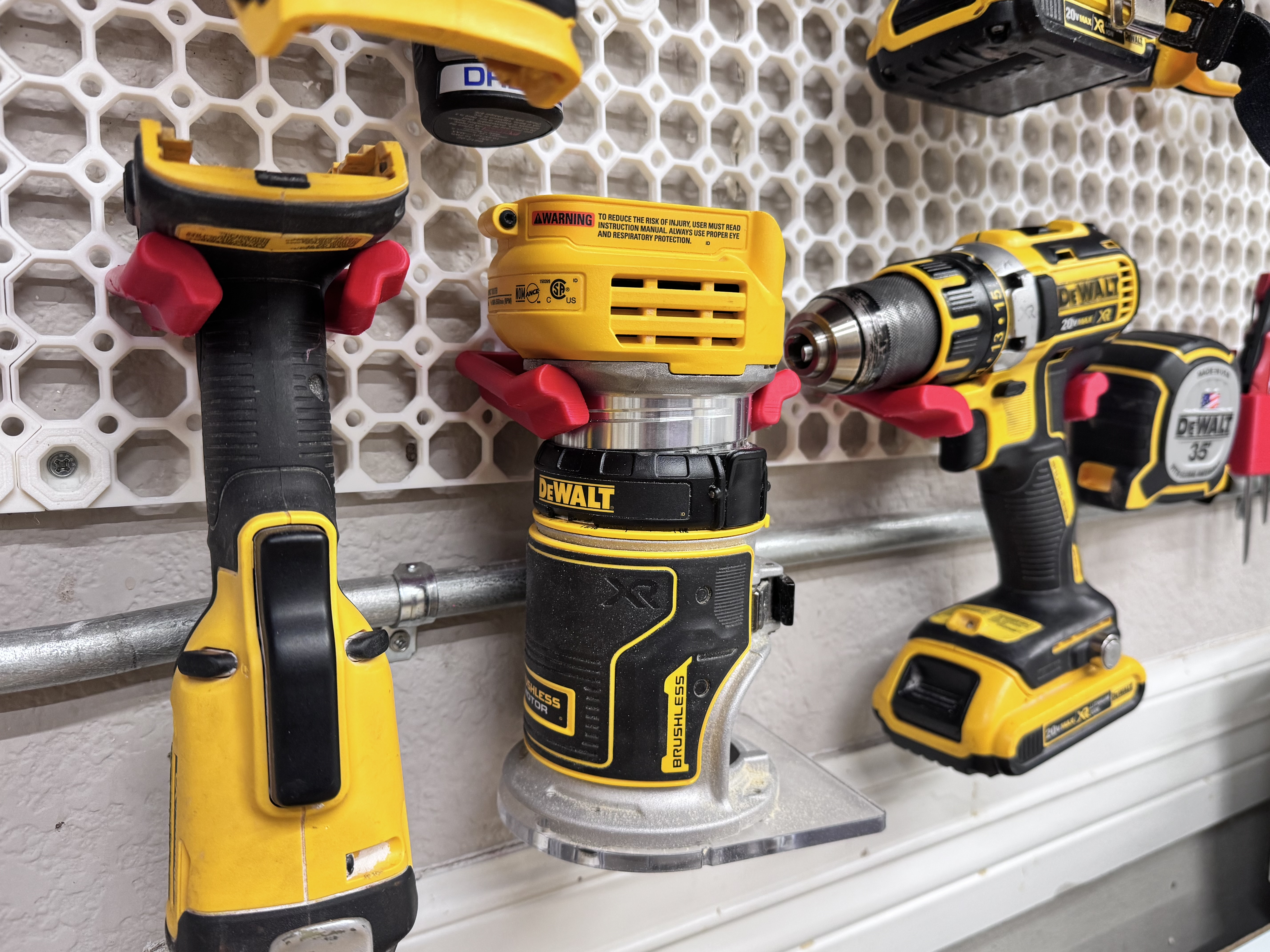 Miniatura 2 do modelo 3D Dewalt DCS355 Oscillating Tool Hook - Multiboard