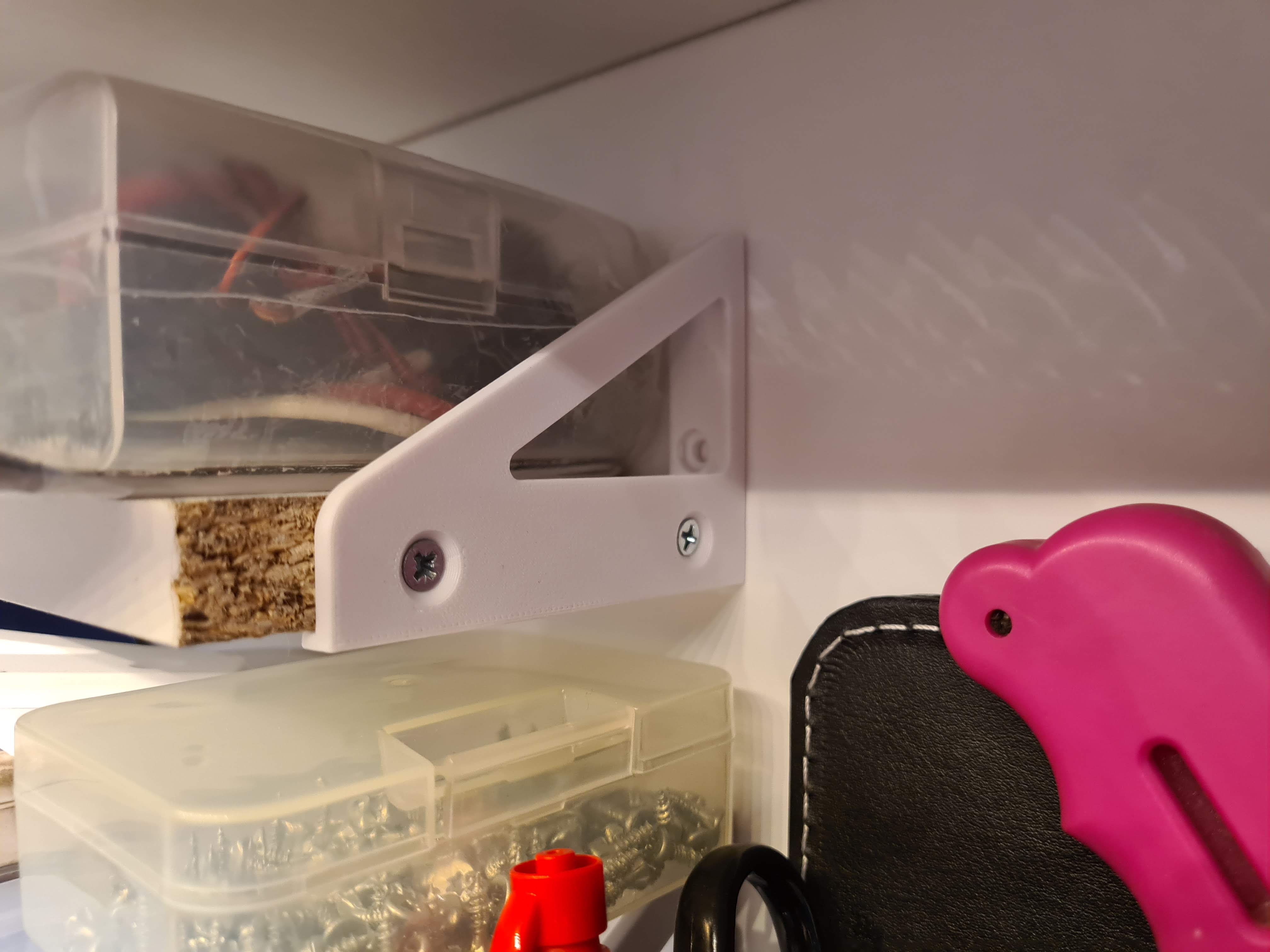 Miniatura 2 do modelo 3D Small Shelf Bracket