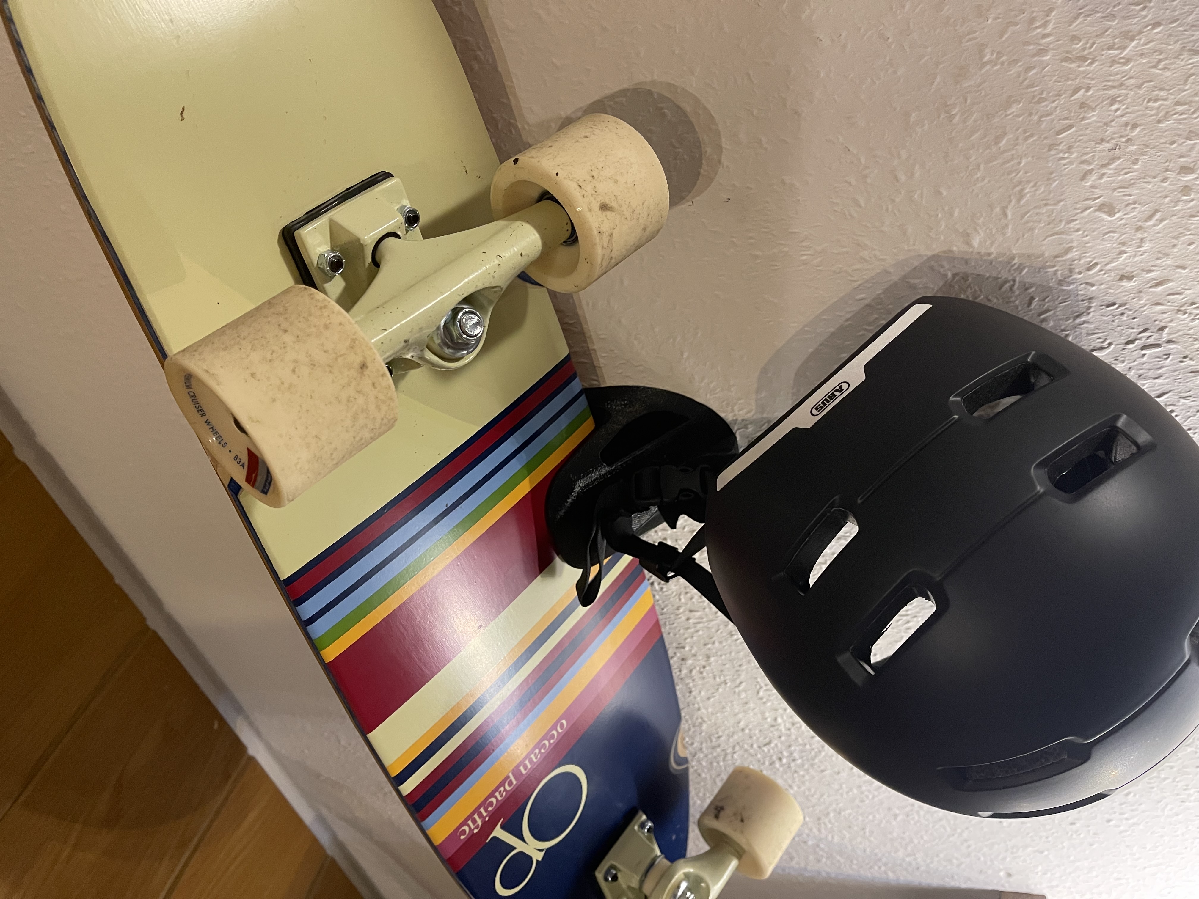 Cruser Skateboard Wallmount, Very stable!