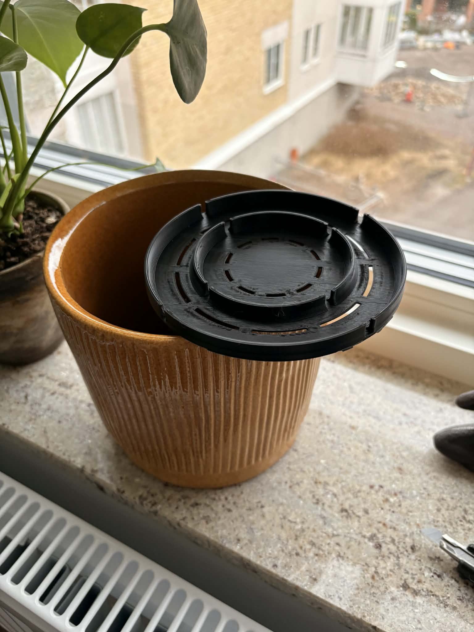 Plant pot water runoff base 3D model