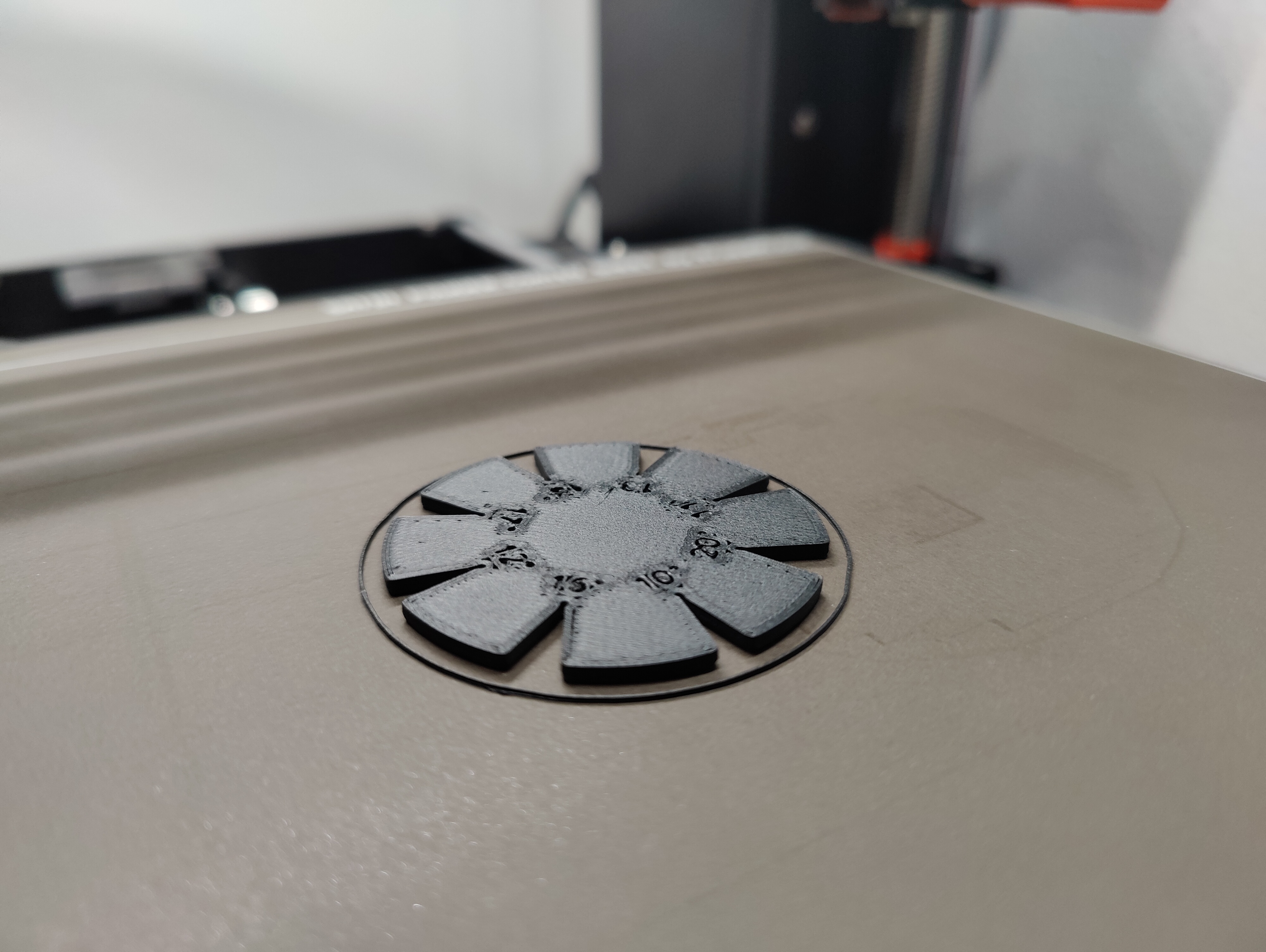 Angle gauge for dual bevel knives