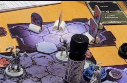 Cardboard figure/mini holder - support free