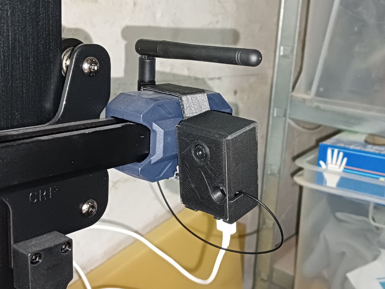 OpenSCAD - Clamp ESP32cam to Anycubic Vyper