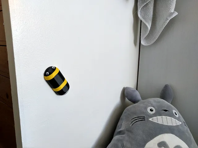 Fuzzy Buzzy Bee Handle