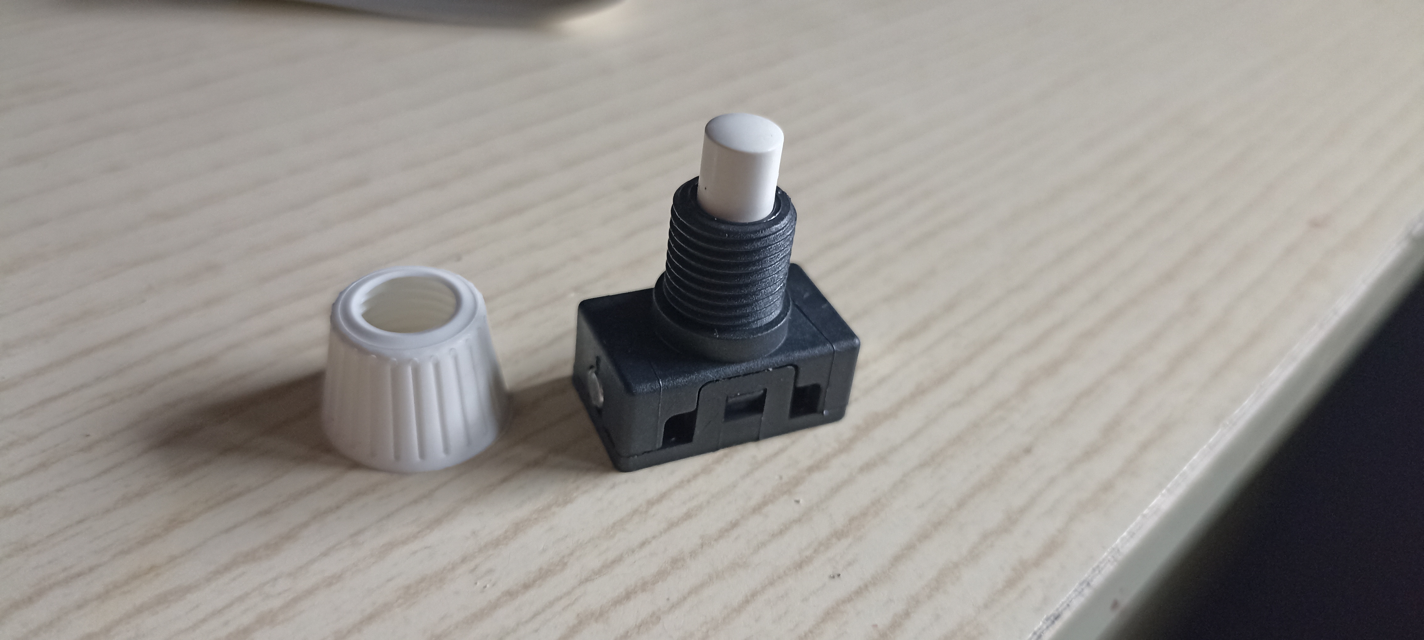 Miniatura 2 do modelo 3D LED switch holder