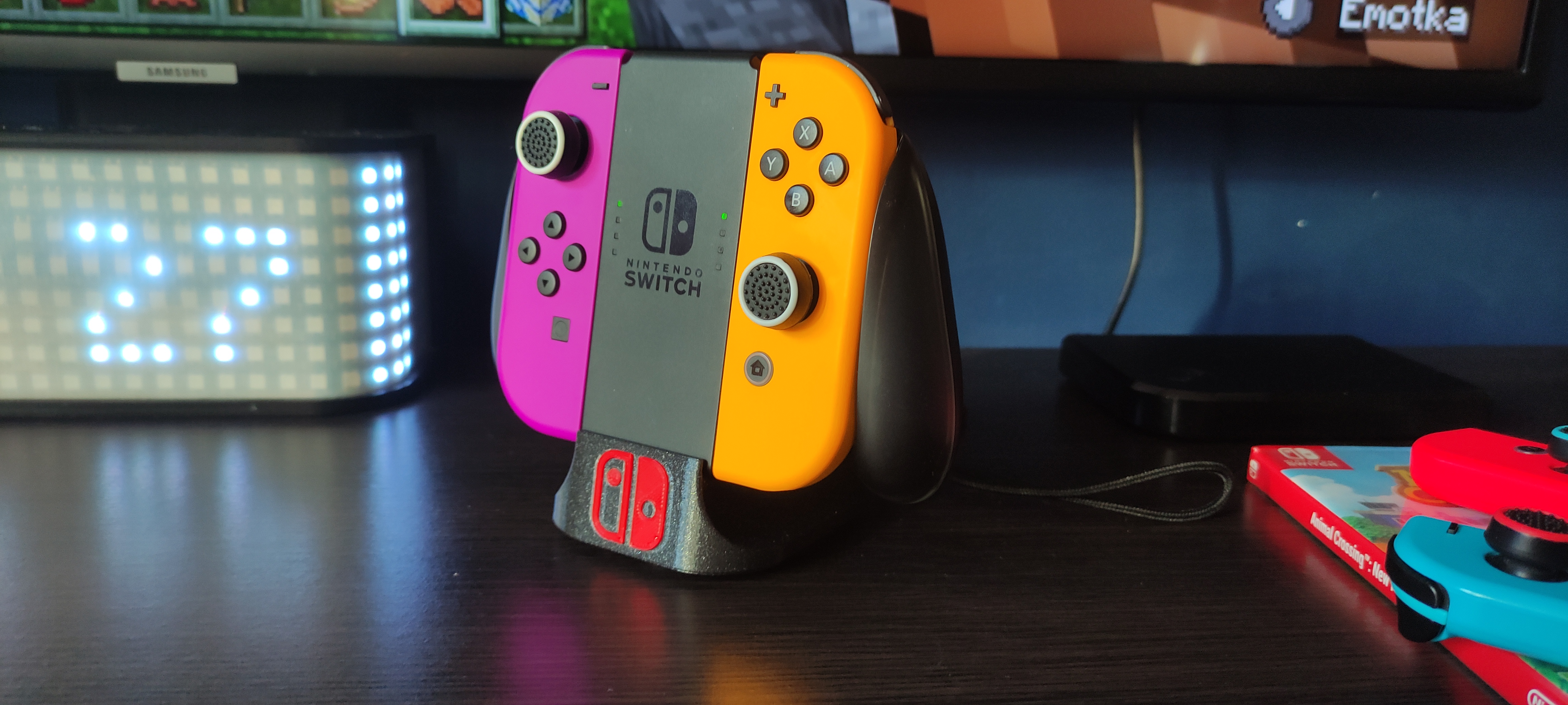 Nintendo Switch JoyCon grip & straps stand