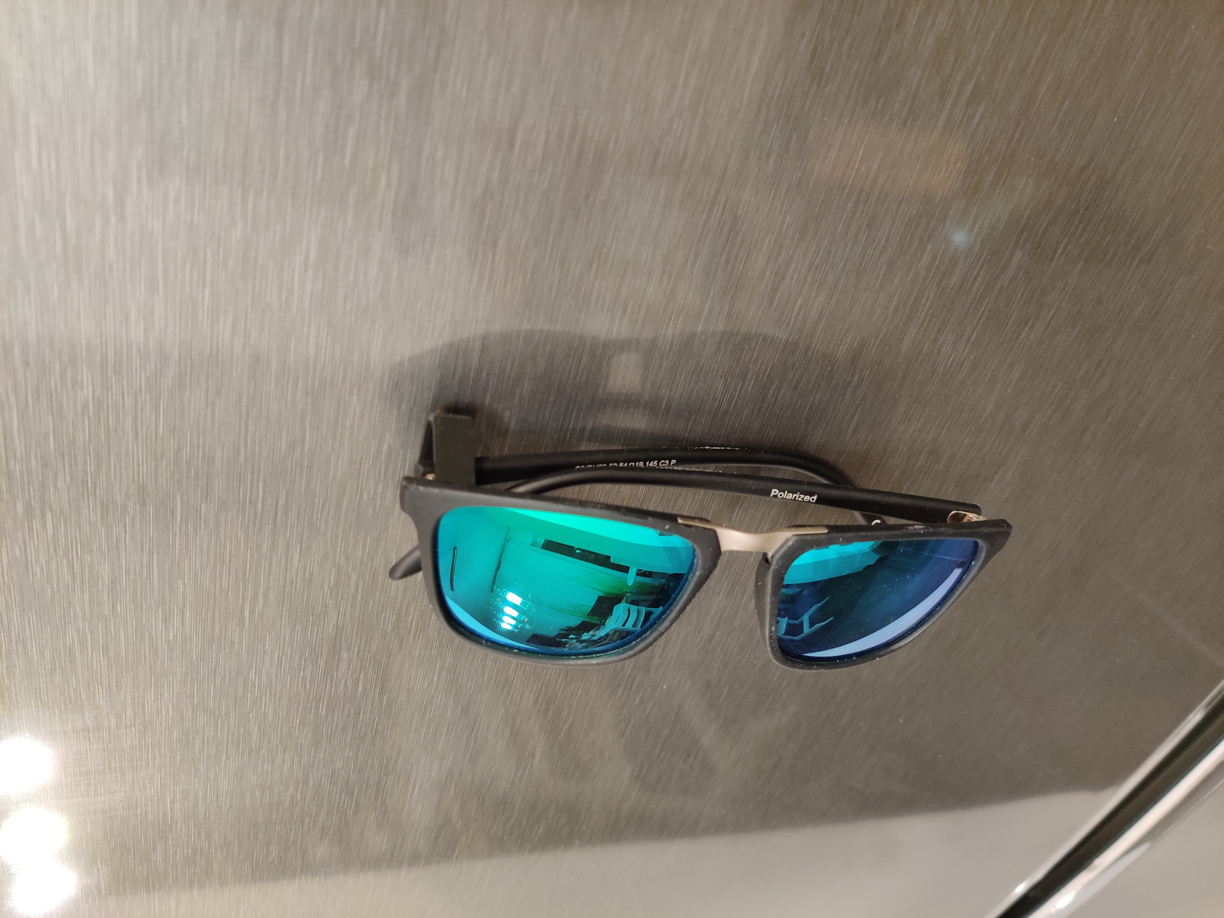Easy magnetic glasses holder