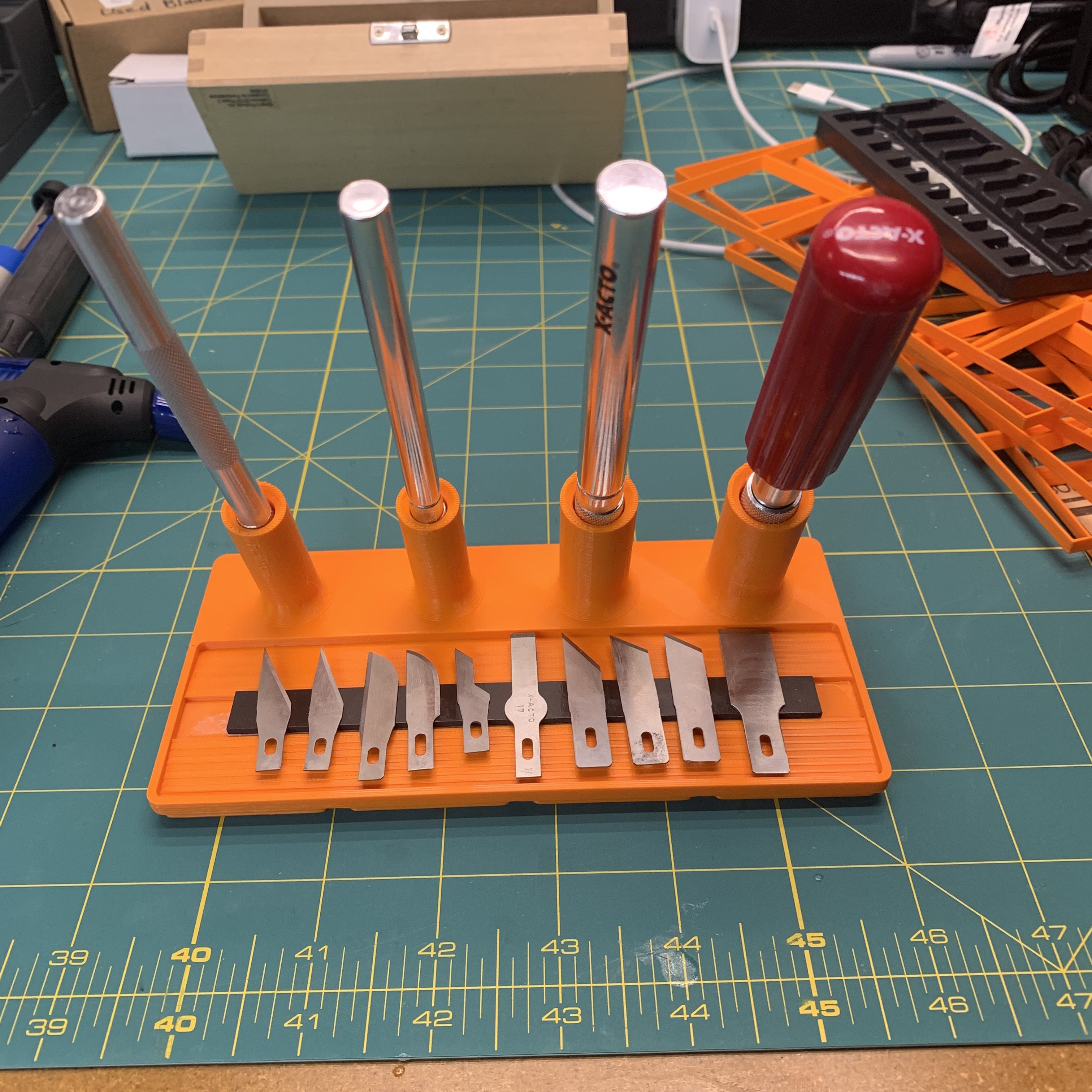 Gridfinity XActo / Hobby Knife Storage Tray by SnowballEffectStudios