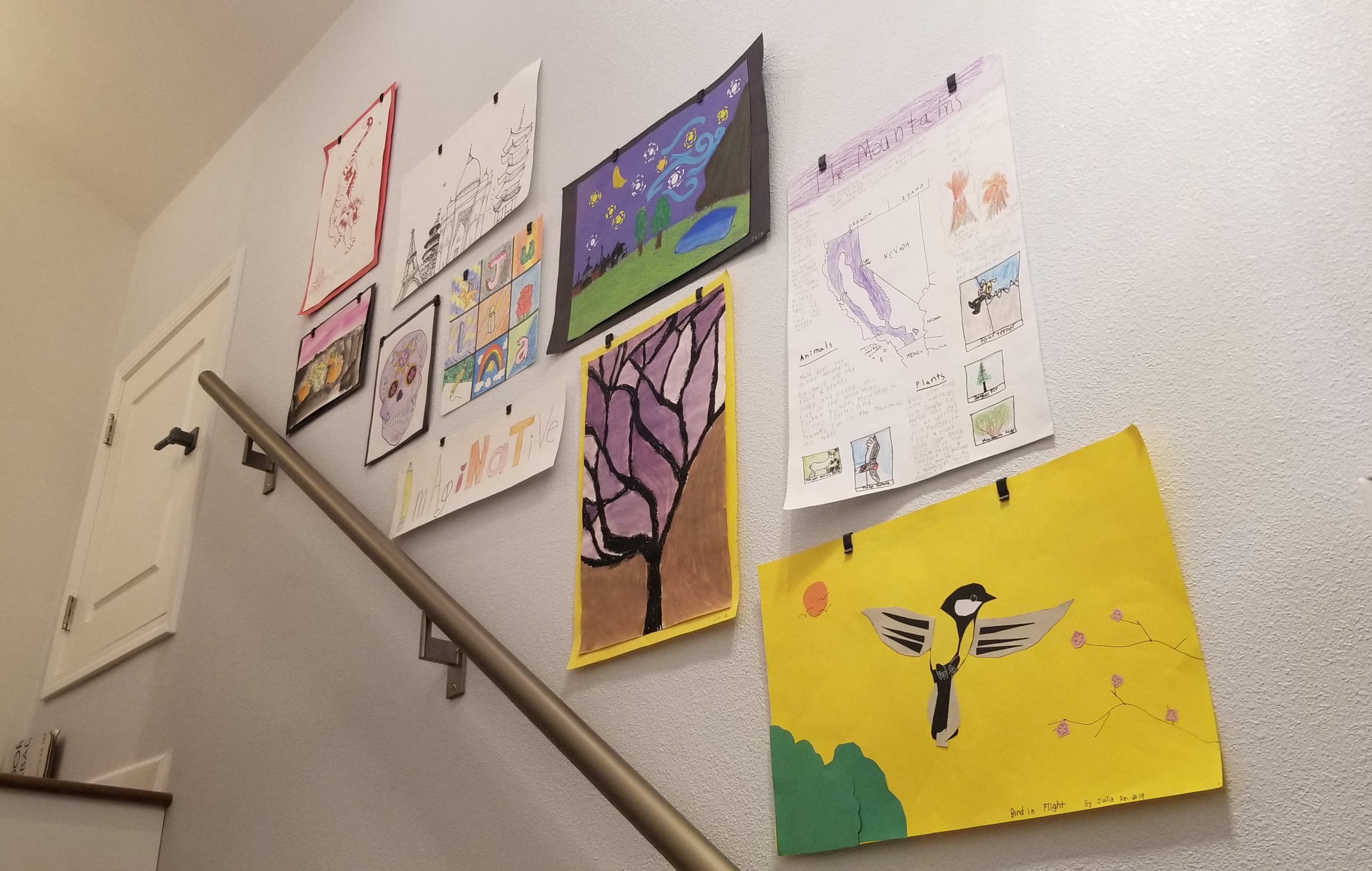 #0050 Kids' Artwork Hanger for Display