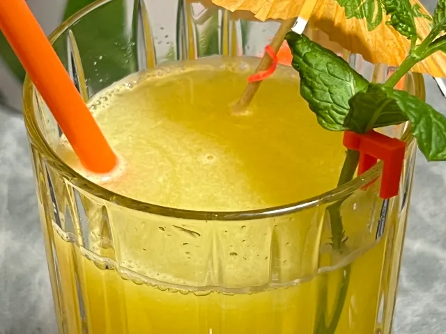 cocktail fruit holder