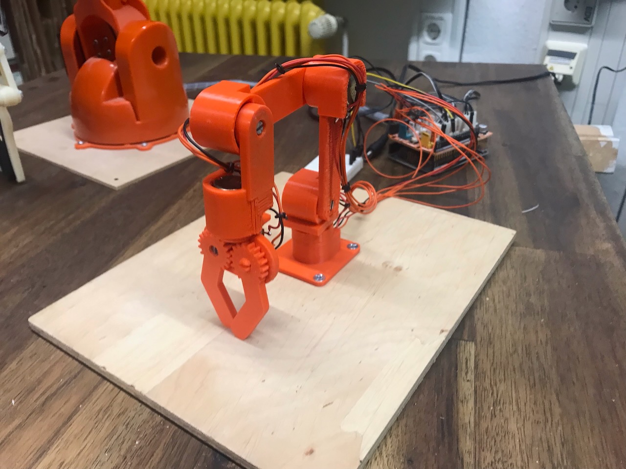 Intuitive Robot Arm Controller "Puppet"