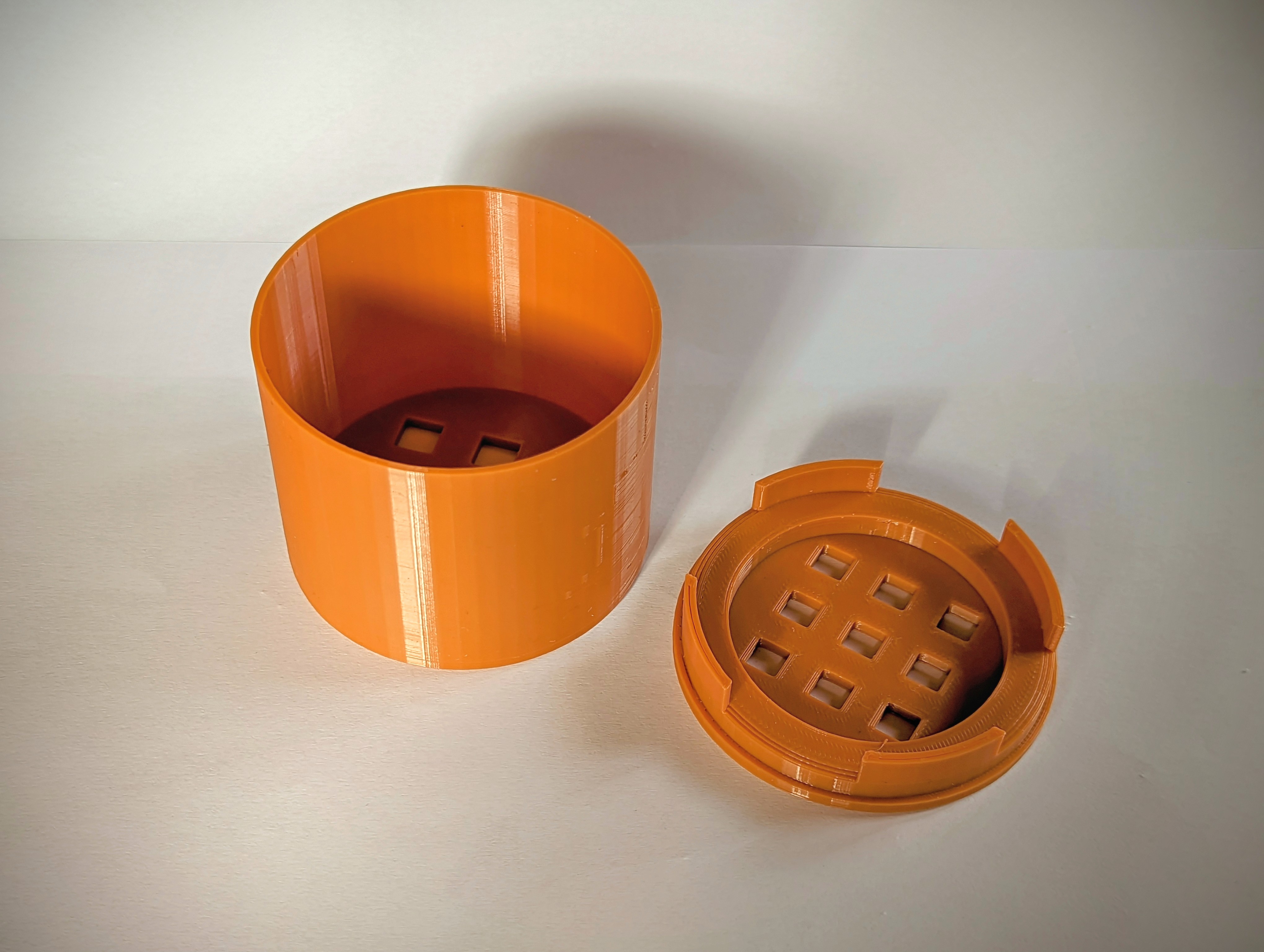 Spool Desiccant Container by nyknyc Download free STL model