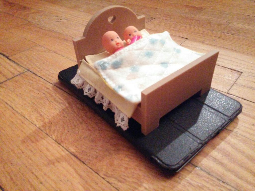 Baby Doll Double Bed With A Heart Cutout by Sam Download free STL