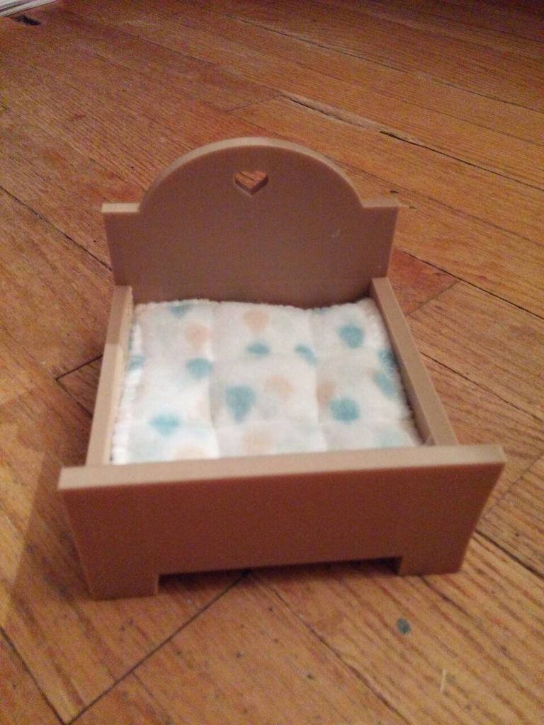 Baby Doll Double Bed With A Heart Cutout by Sam Download free STL
