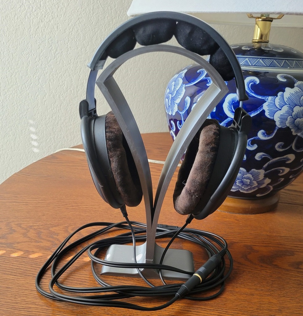 jordi_id7's Headphone Stand - Remixed for two piece printing