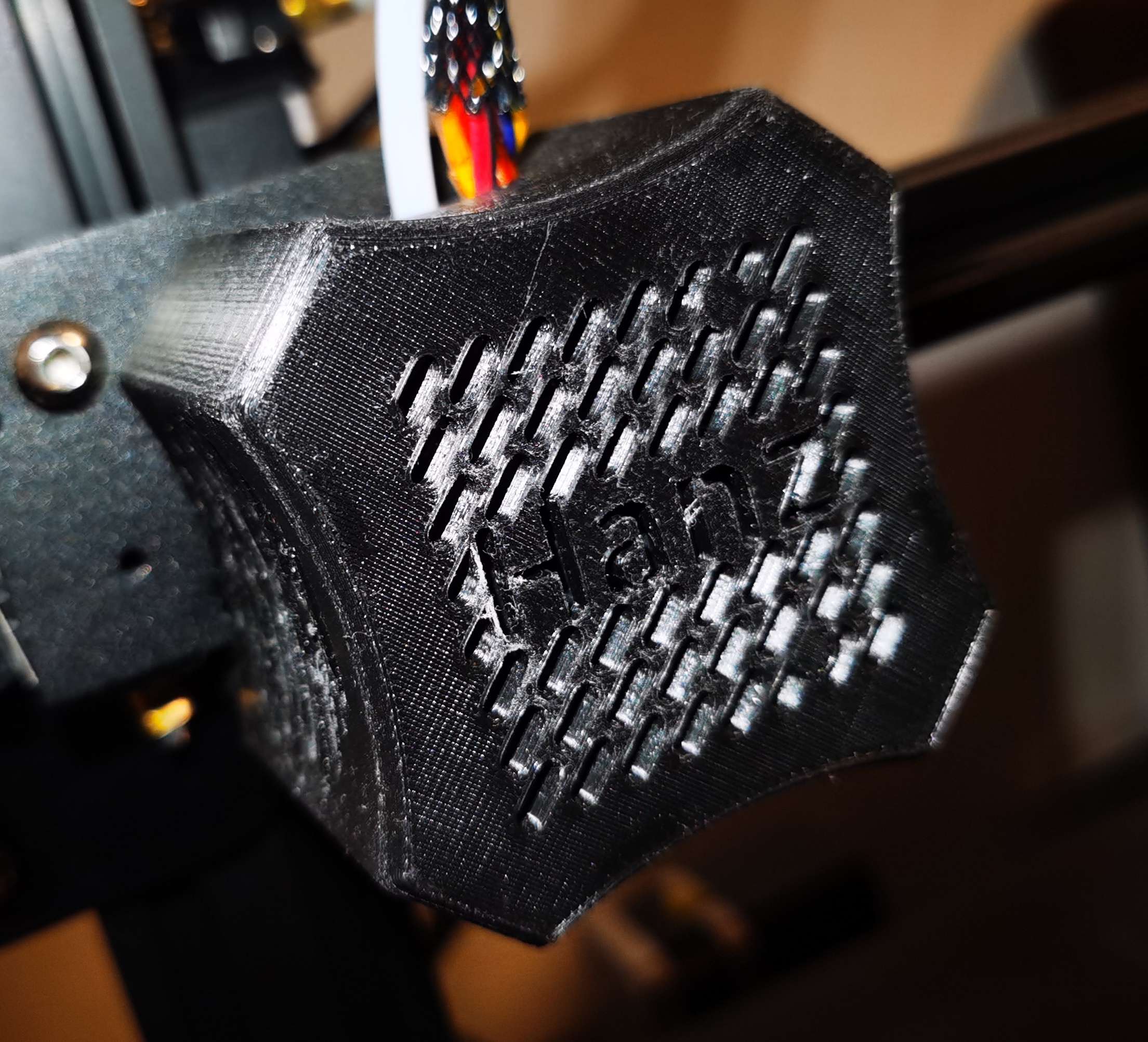 Ender 3 V2 extruder shroud by Hanz™ Download free STL model