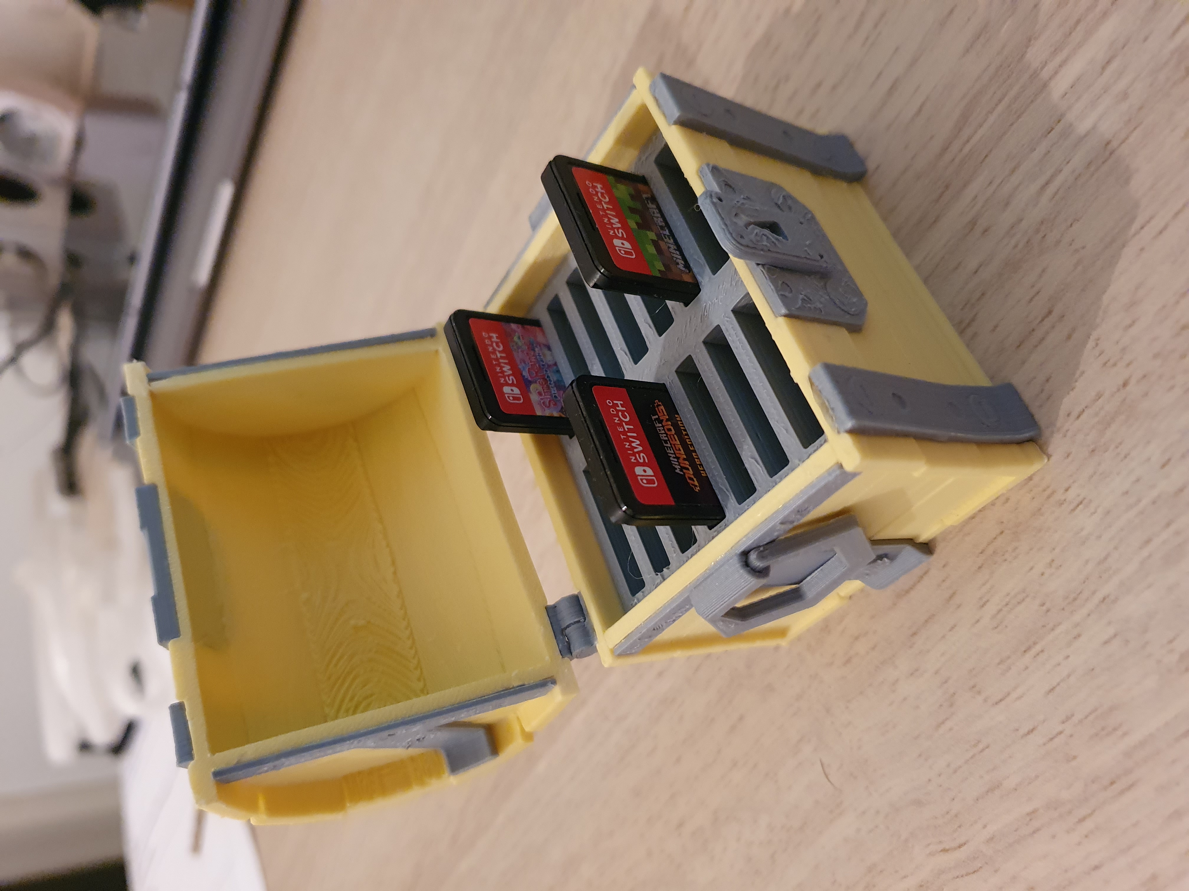 Switch cartridge inlay for Fortnite loot chest