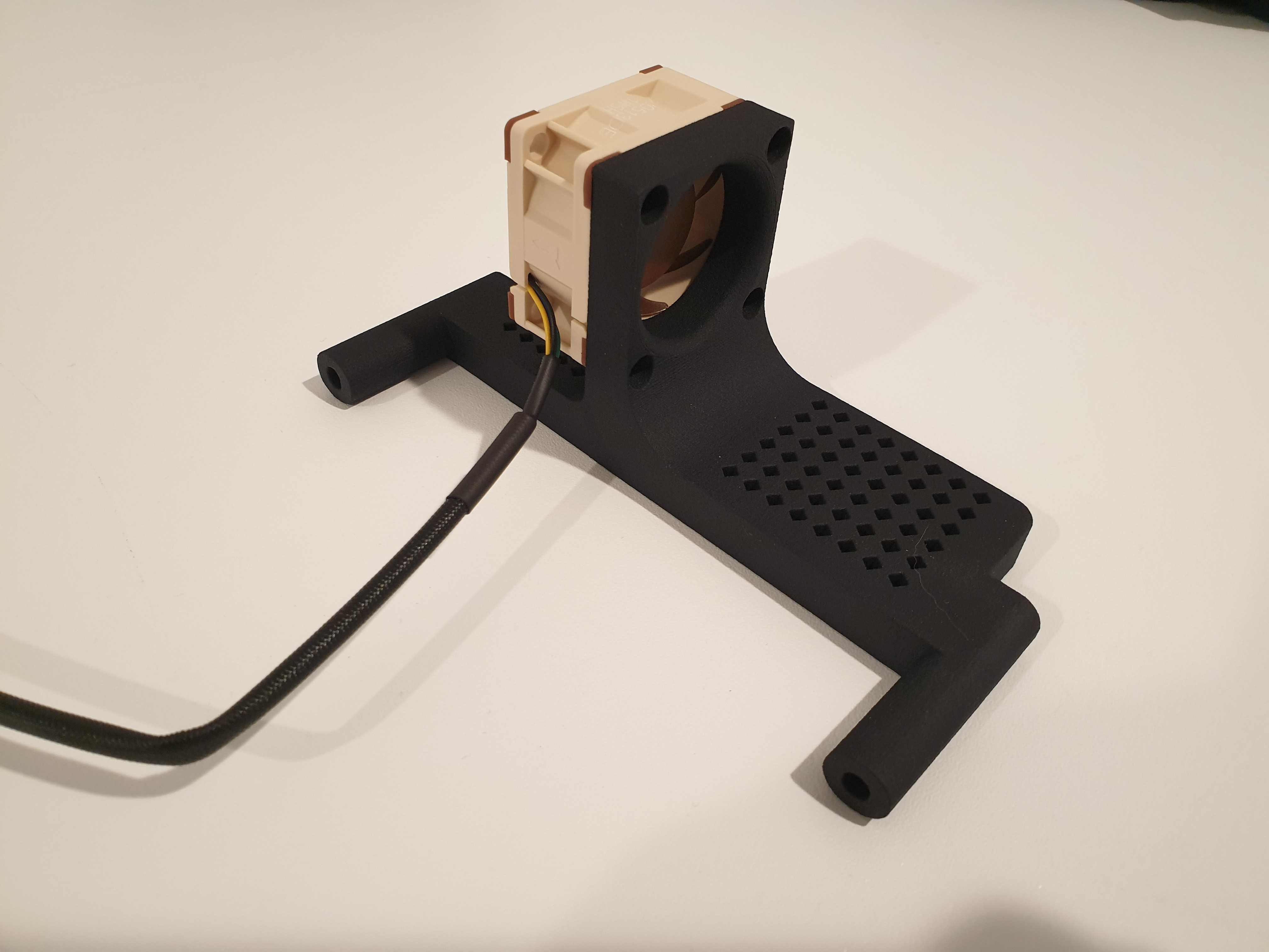 Miniatura 2 do modelo 3D RAM Cooler Compatible with Vertical GPU Mount