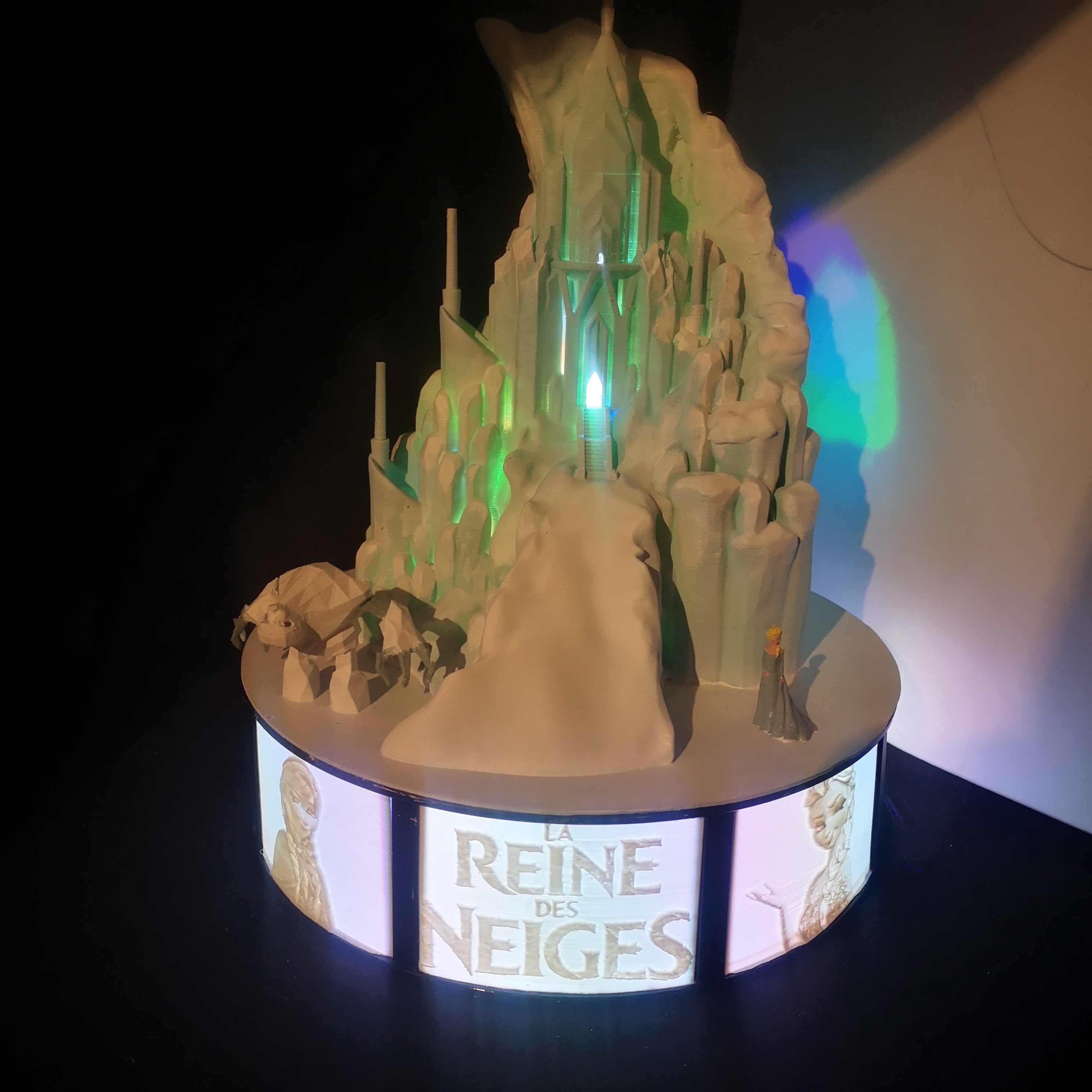 chateau reine des neiges par Stitchroadkiller Téléchargez gratuitement un modèle STL chateau reine des neiges par Stitchroadkiller Téléchargez gratuitement un modèle STL