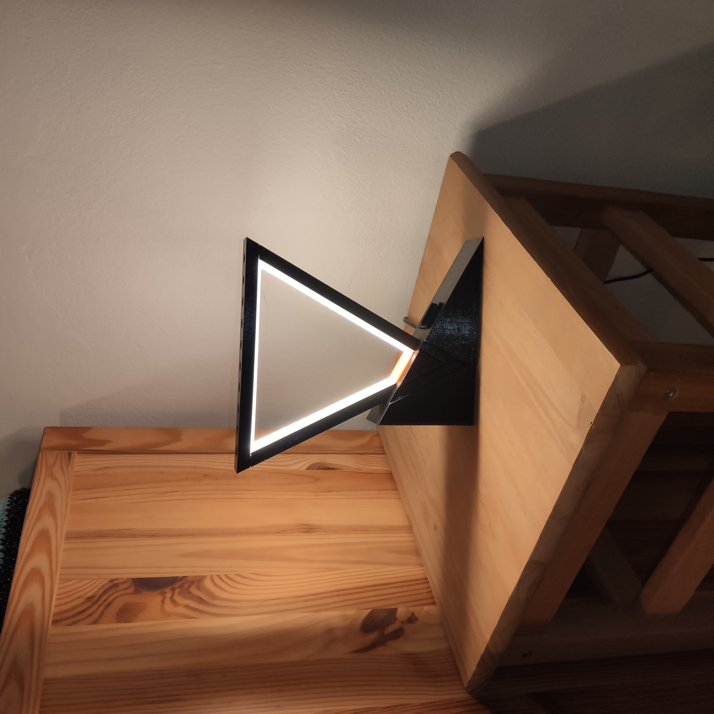 Miniatura 11 do modelo 3D Triangle Lamp