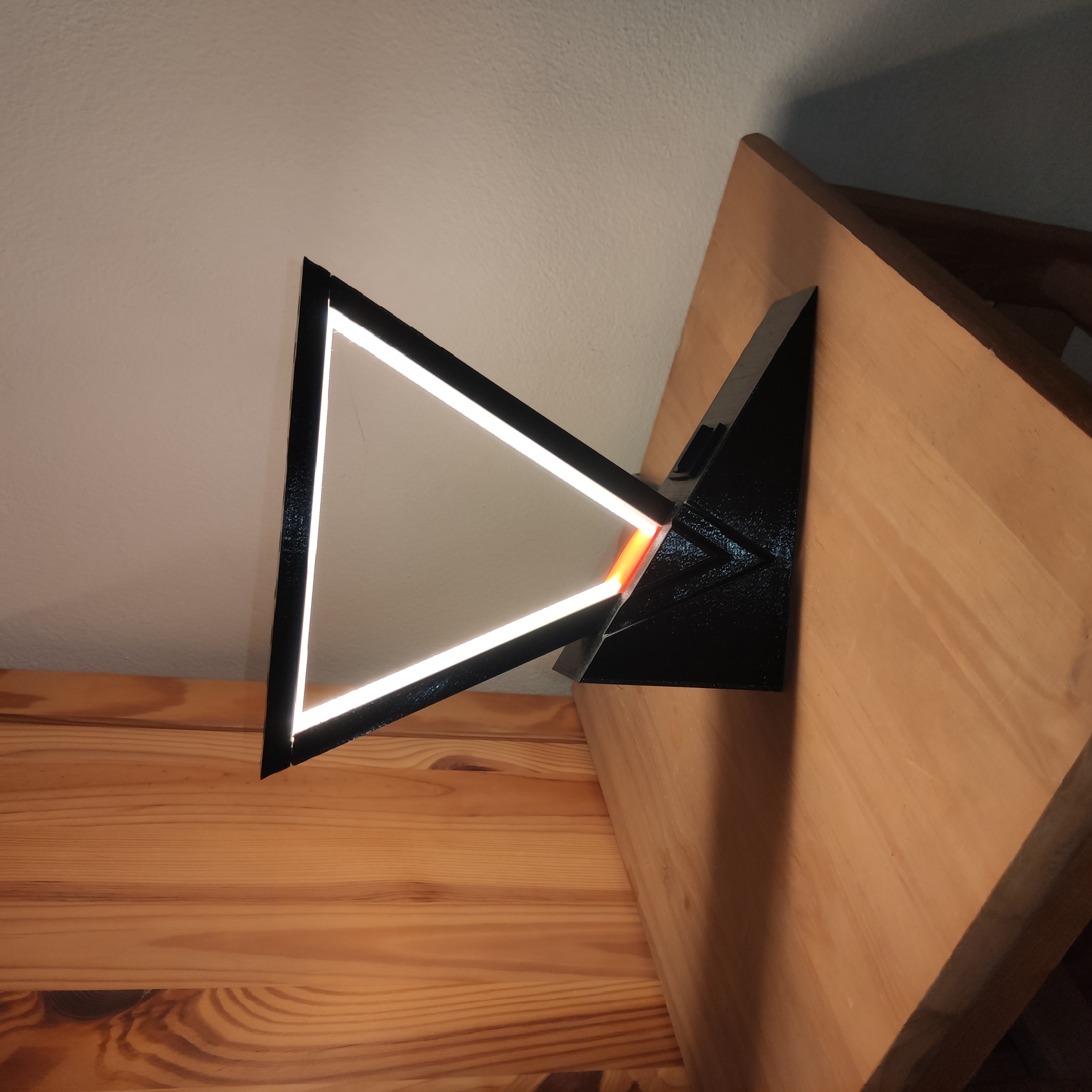 Miniatura 16 do modelo 3D Triangle Lamp