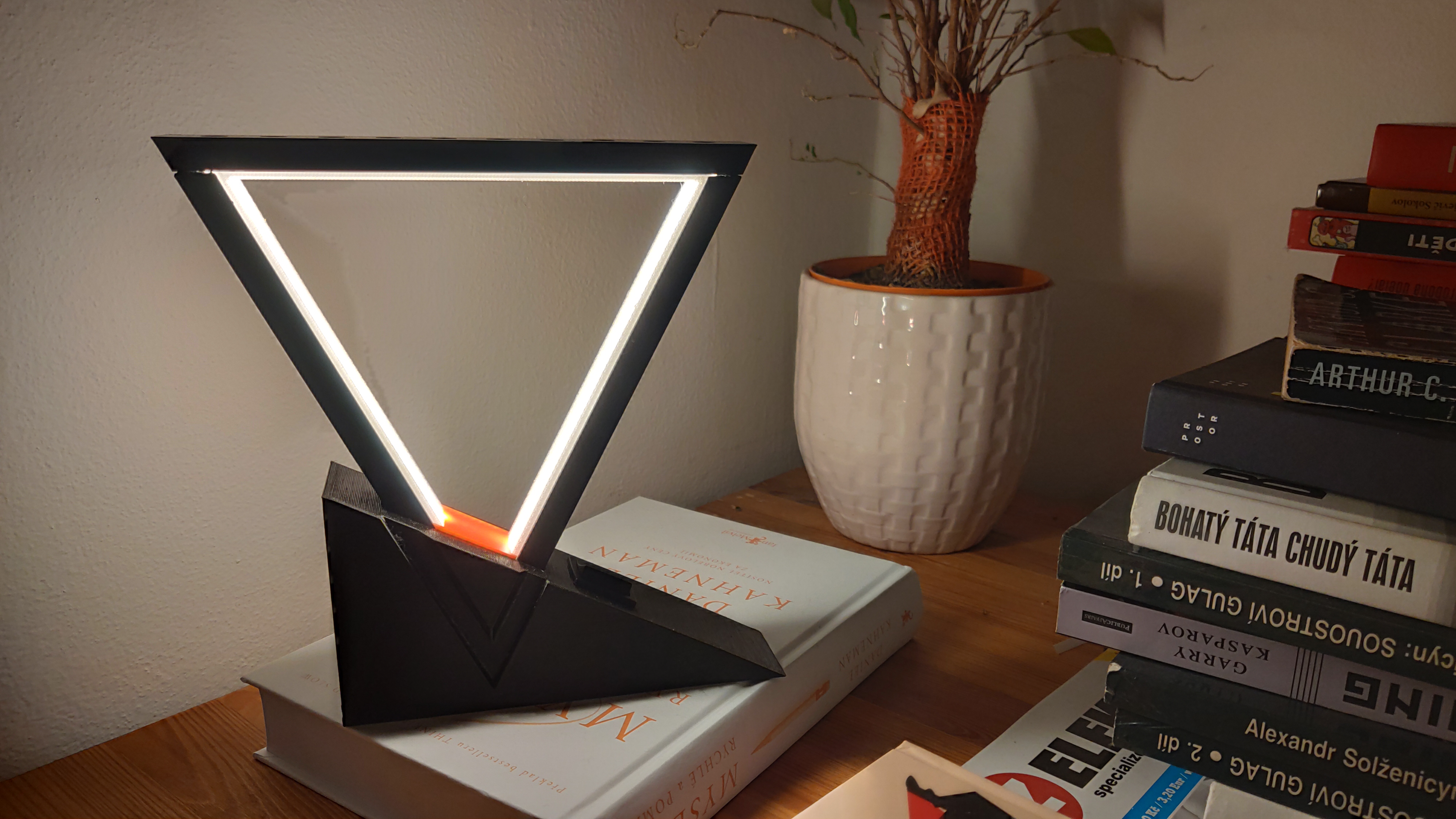 Miniatura 18 do modelo 3D Triangle Lamp