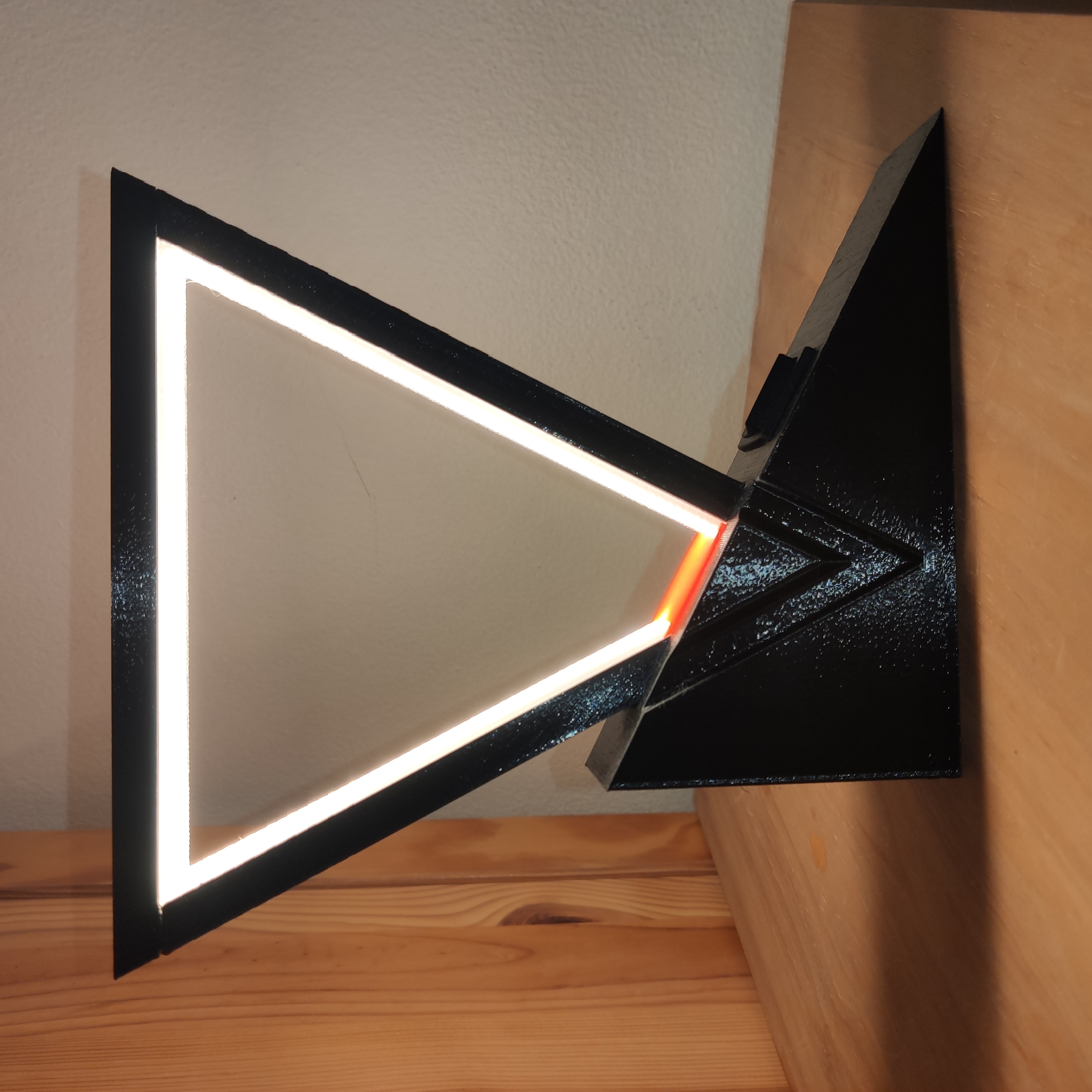 Miniatura 2 do modelo 3D Triangle Lamp