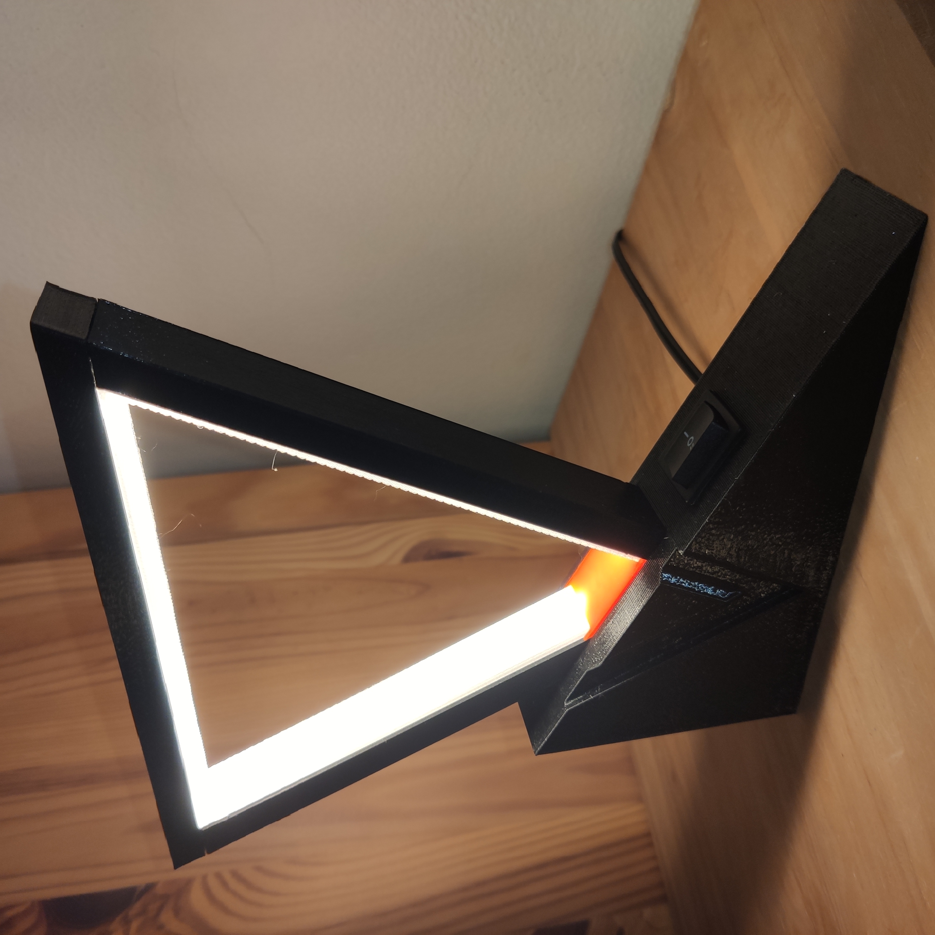 Miniatura 31 do modelo 3D Triangle Lamp