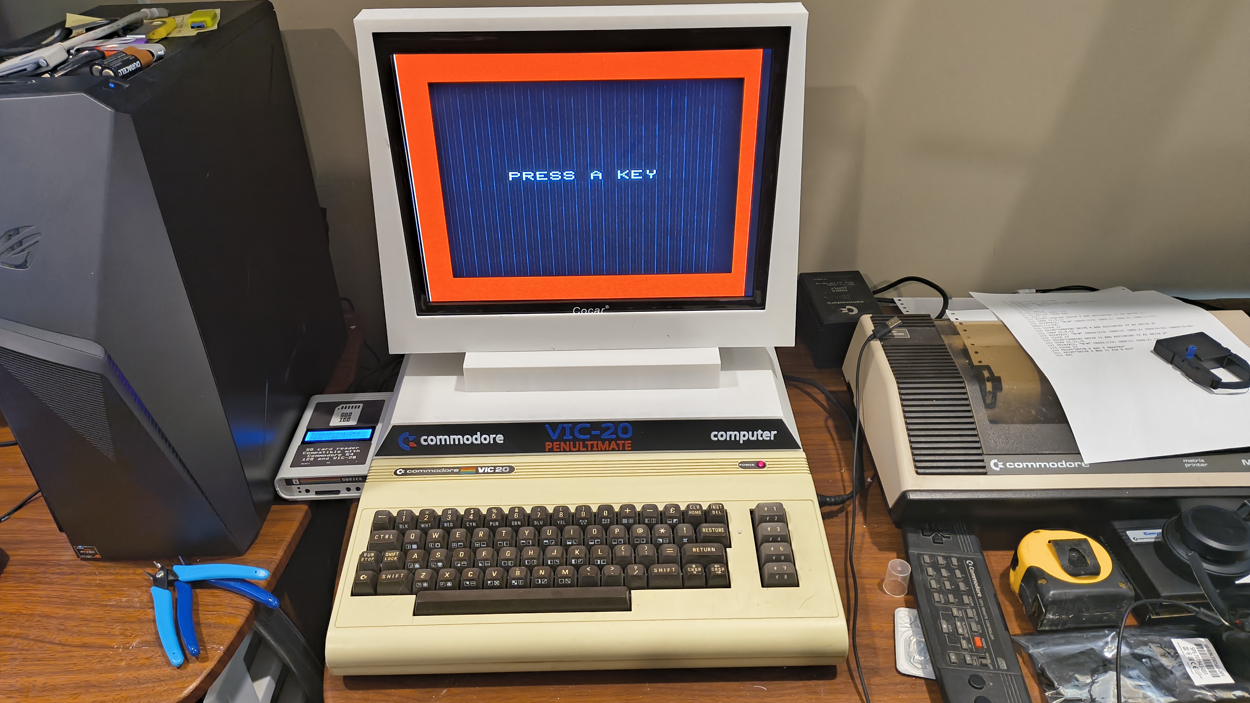 Commodore VIC-20 PET Style Stand