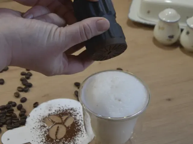 chocolate powder dispenser for coffee stencil