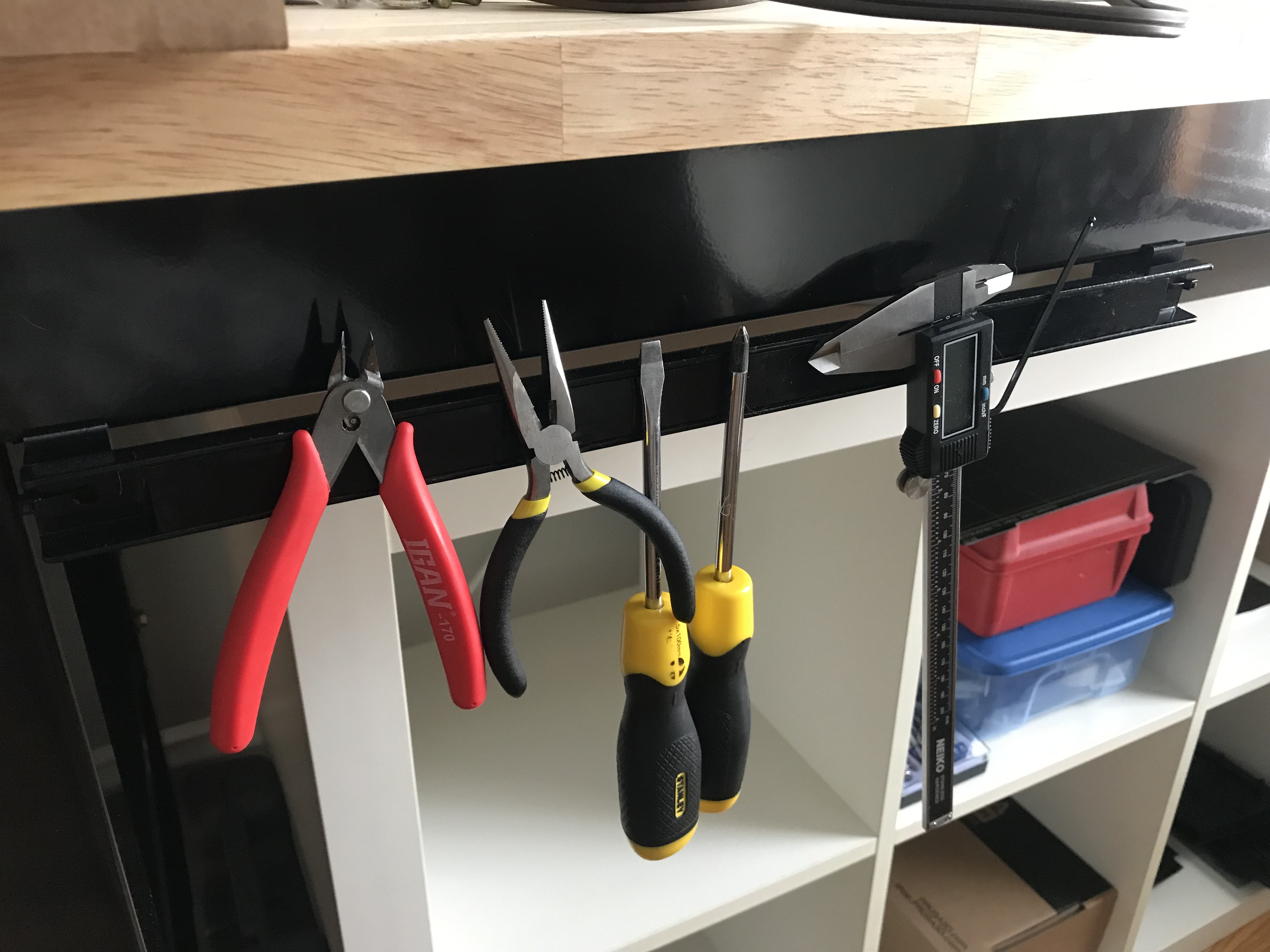 Miniatura 2 do modelo 3D Husky Workbench Hooks