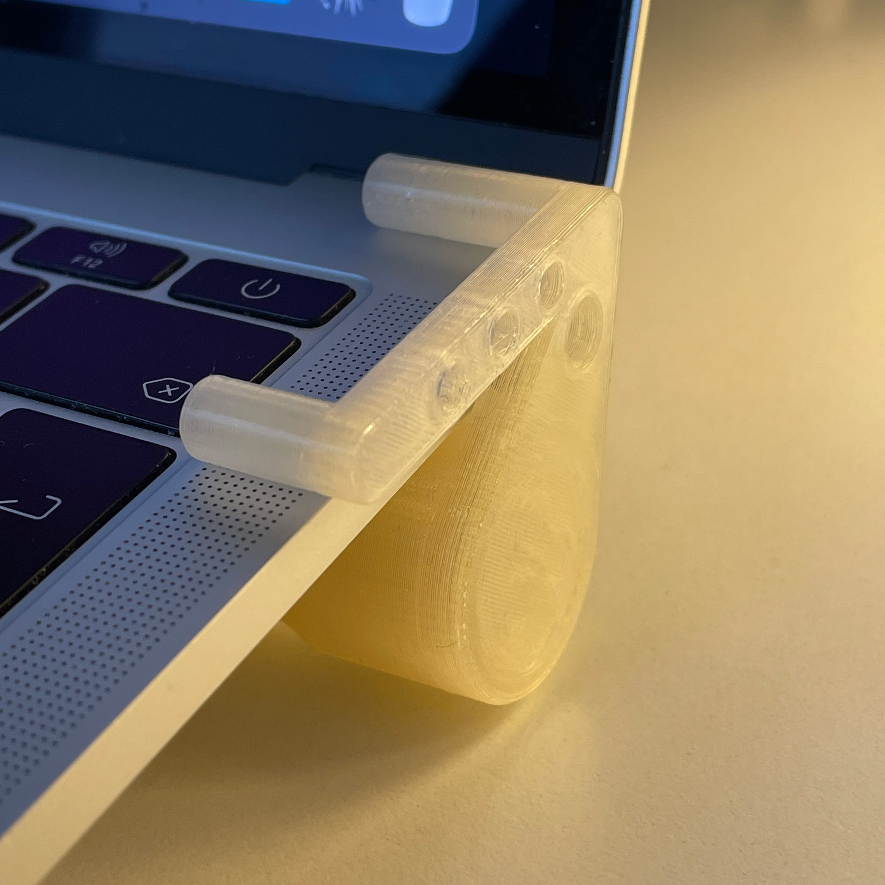 Laptop / MacBook Pro Riser Support