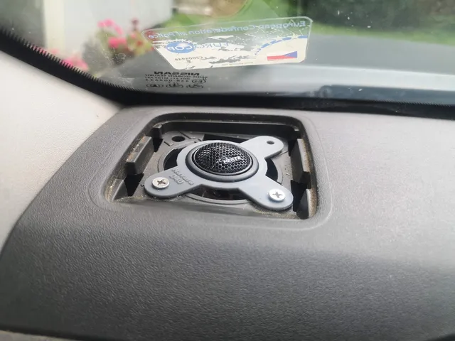 Nissan Navara D40 tweeter bracket