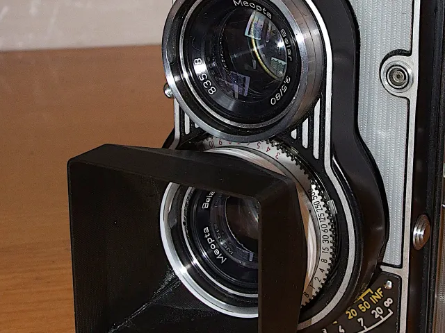 Sluneční clona na Flexaret VI a VII