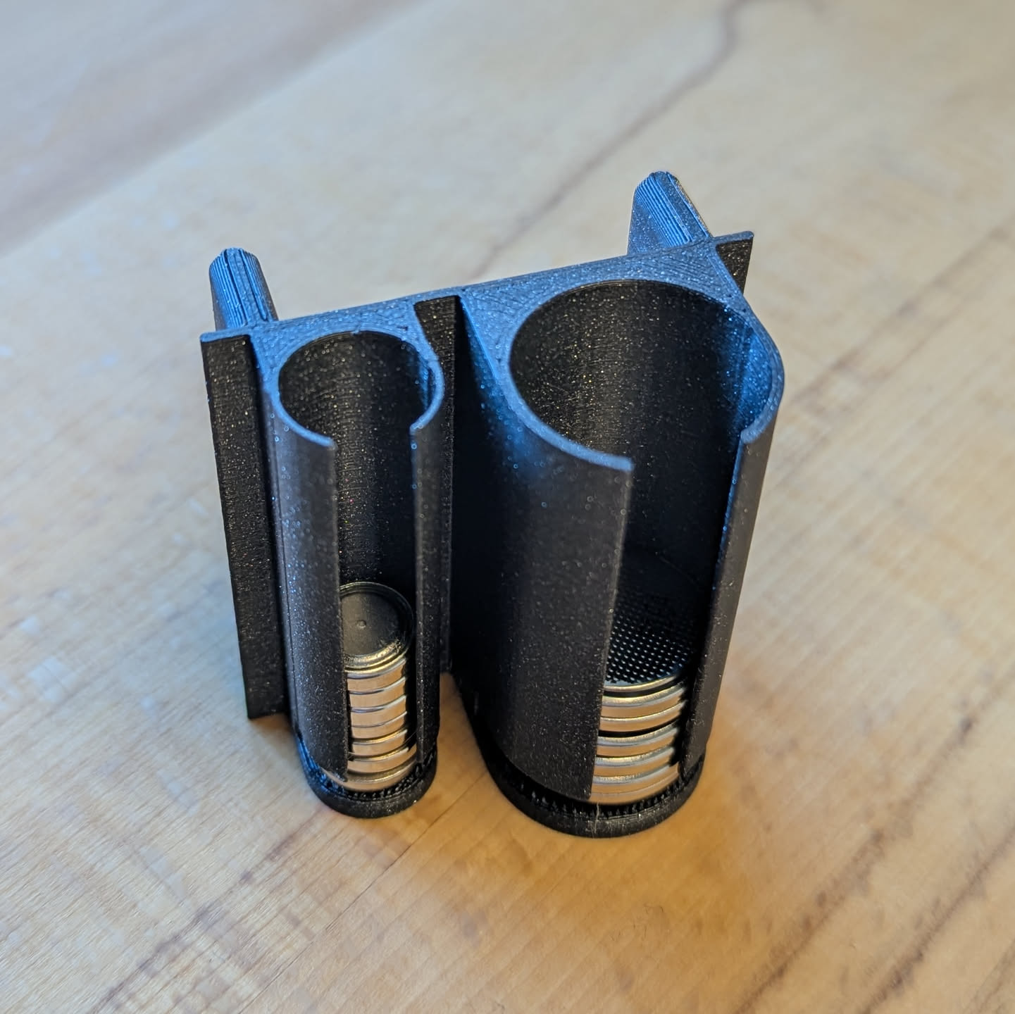Skadis battery holder / dispenser for LR1130 and CR2032