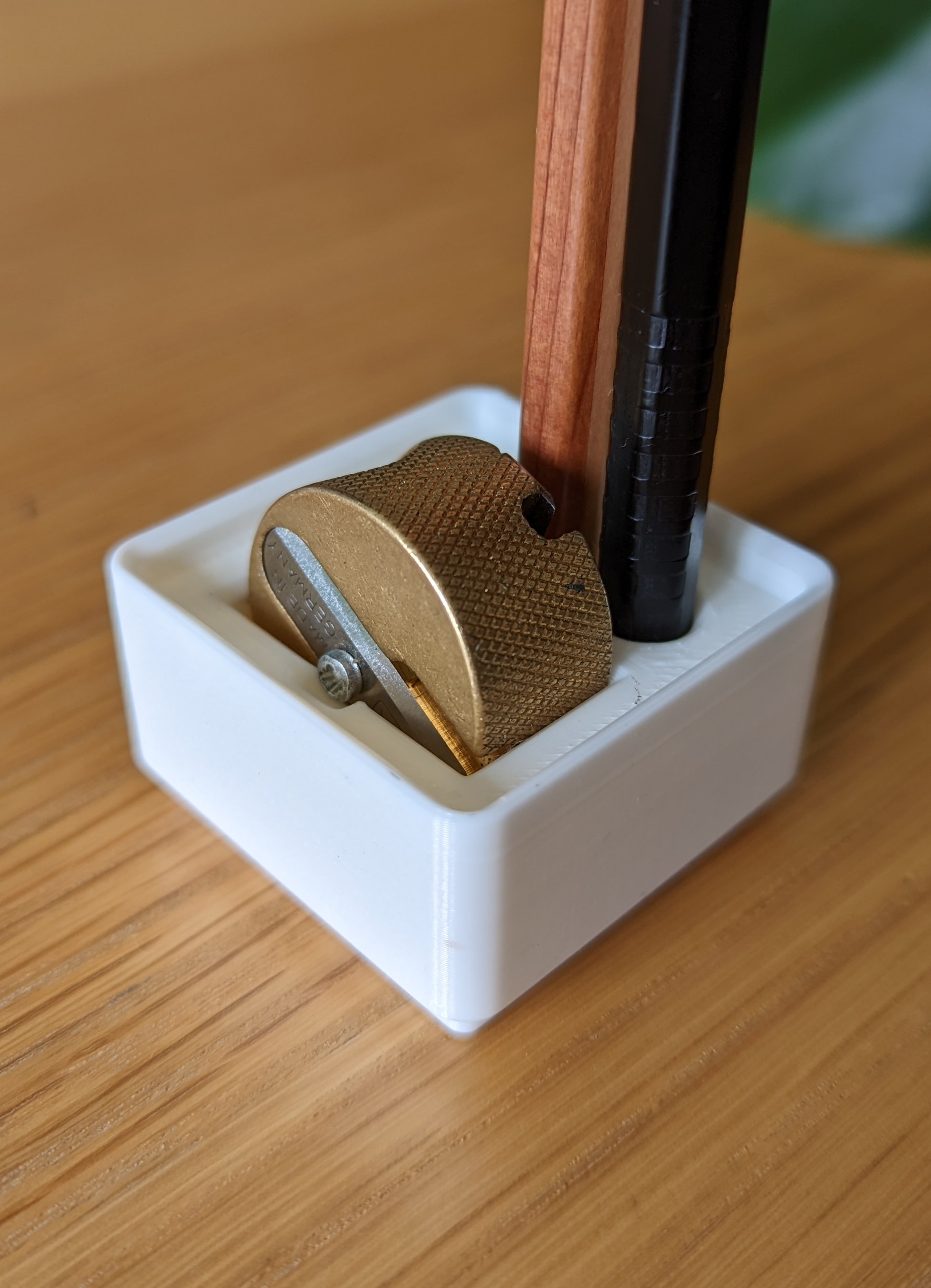 Gridfinity M+R pencil sharpener holder by Matt Mellor Download free STL model