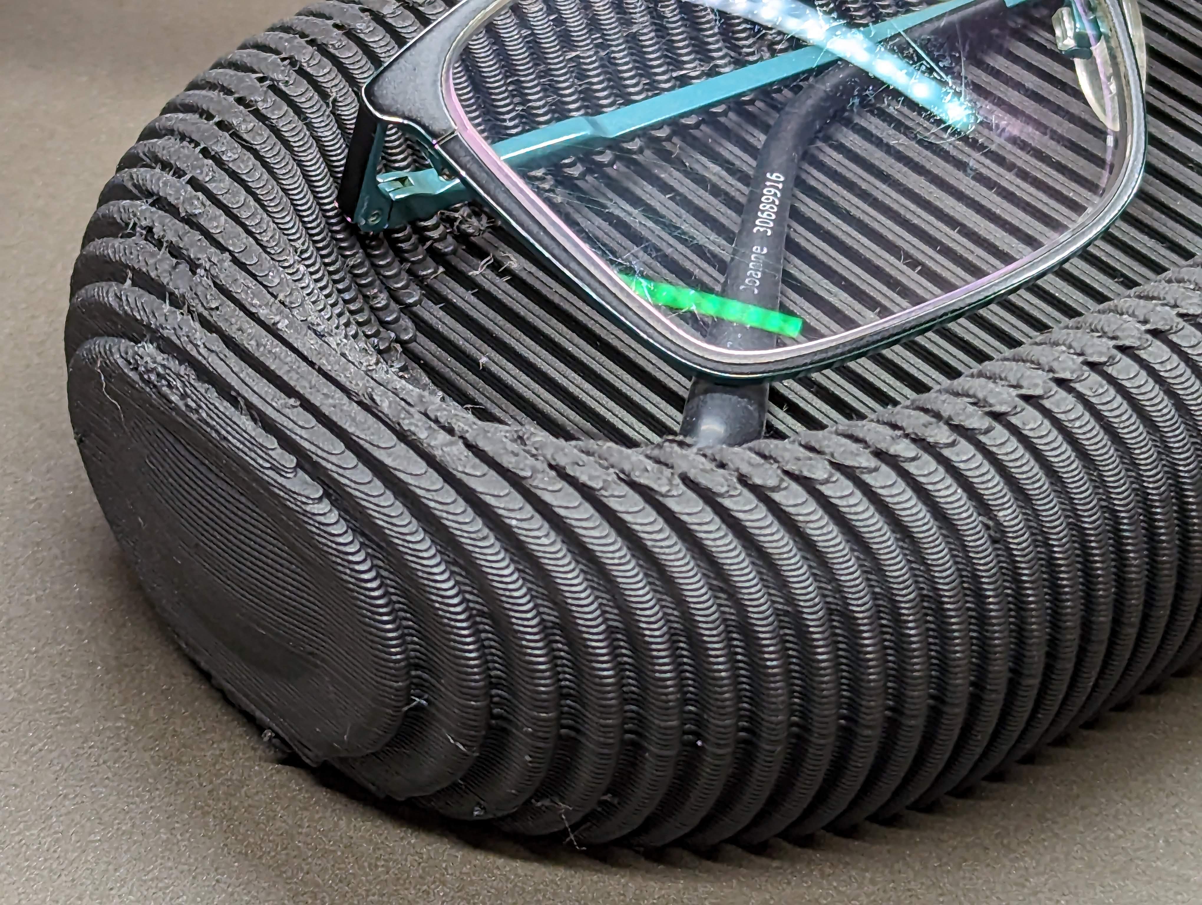 Rippled Glasses Holder